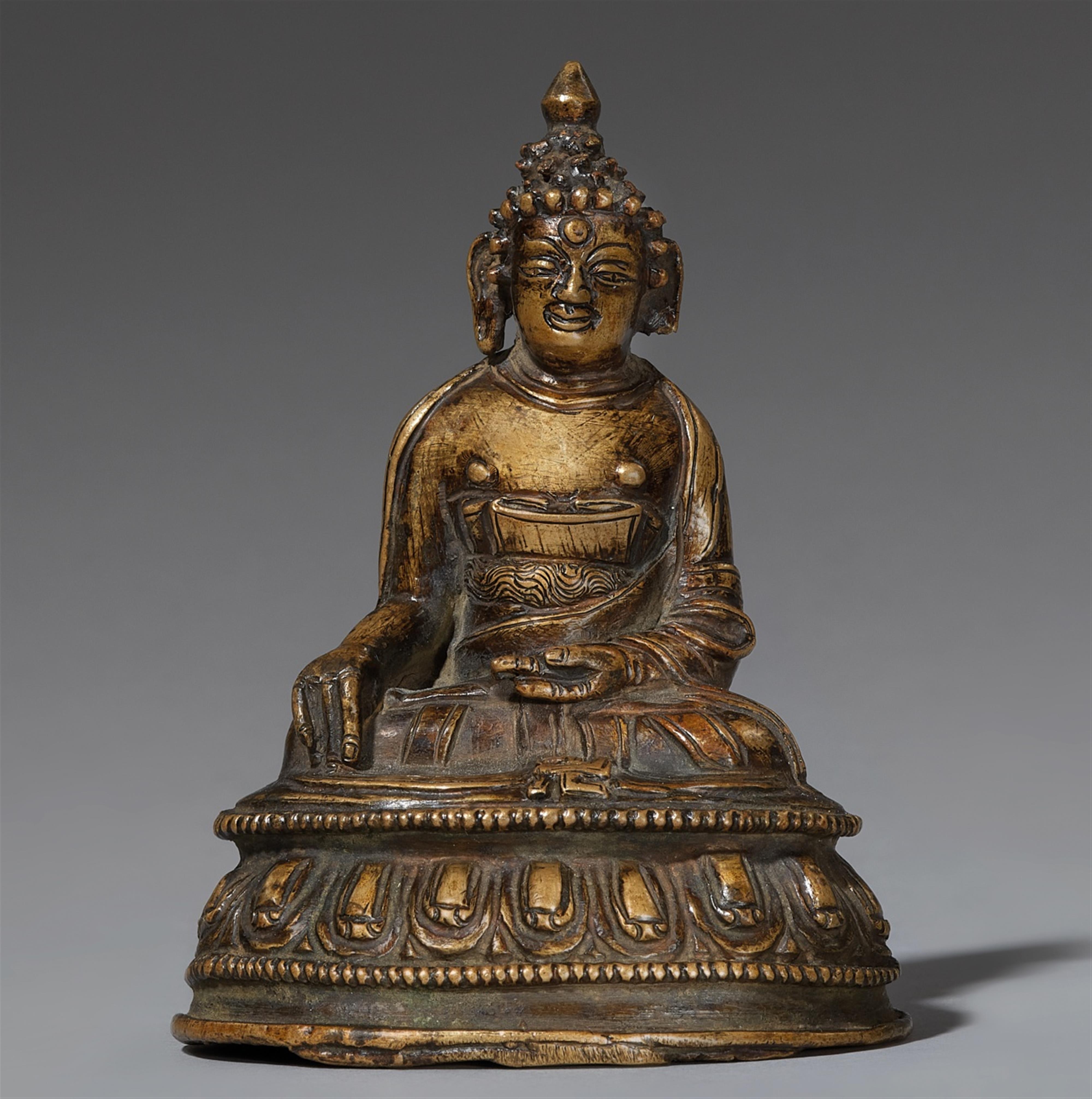 Buddha Shakyamuni. Feuervergoldete Bronze. Tibet. 15./16. Jh. - image-1