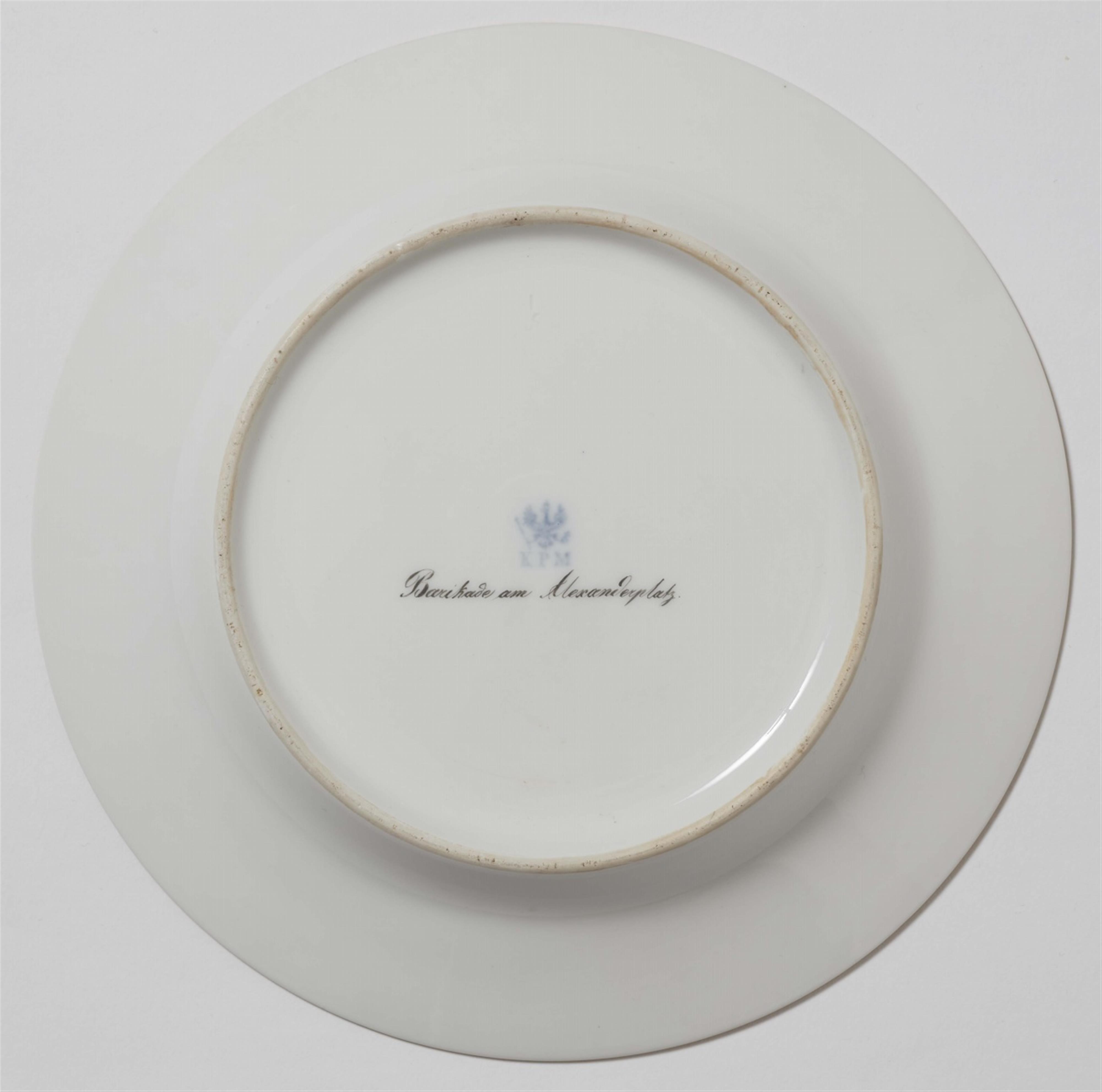 Four Berlin KPM porcelain plates with scenes from the March Revolution - image-3