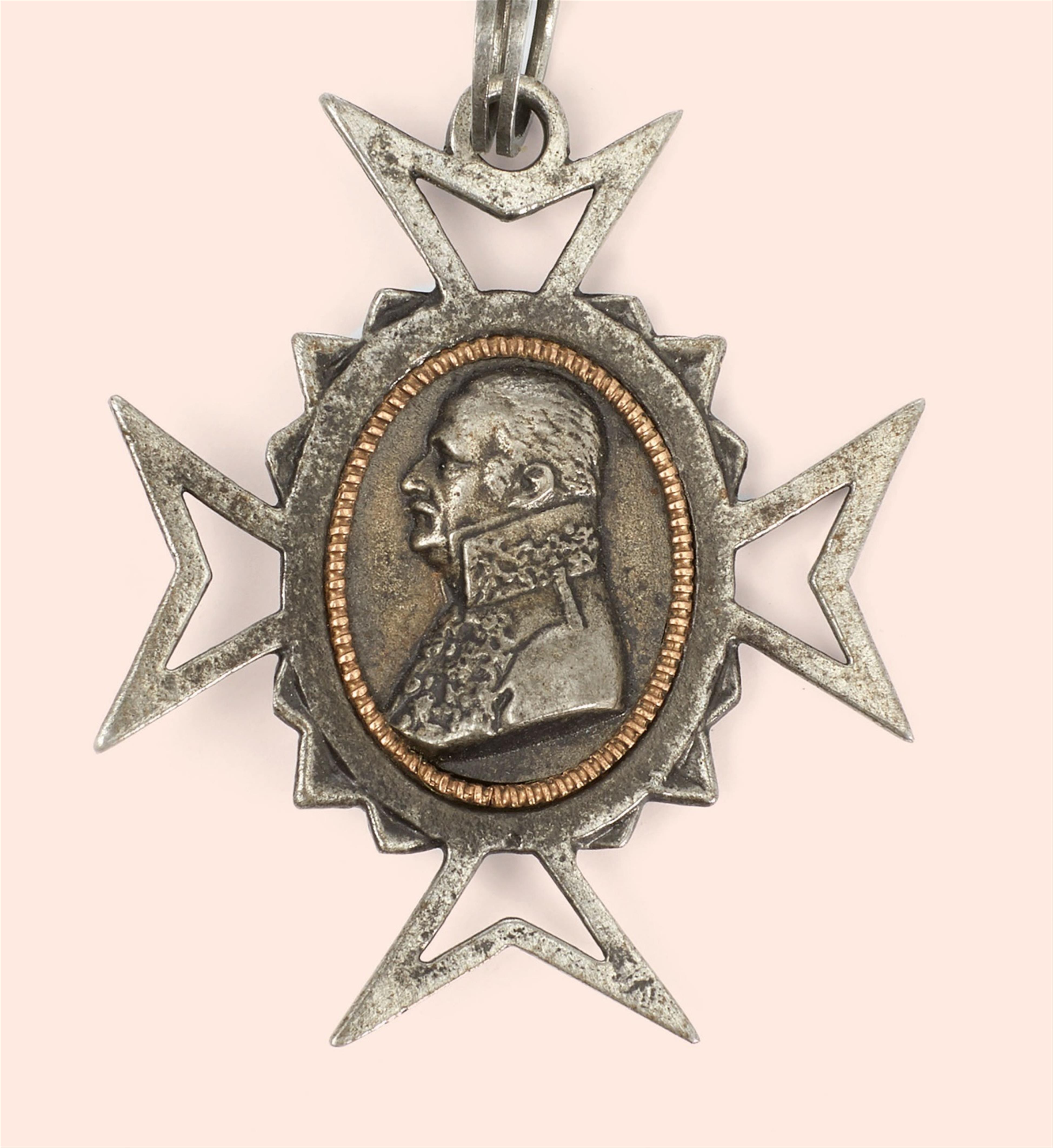 A cast iron necklace with a cross pendant and portraits of General Blücher and the Duke of Wellington - image-1