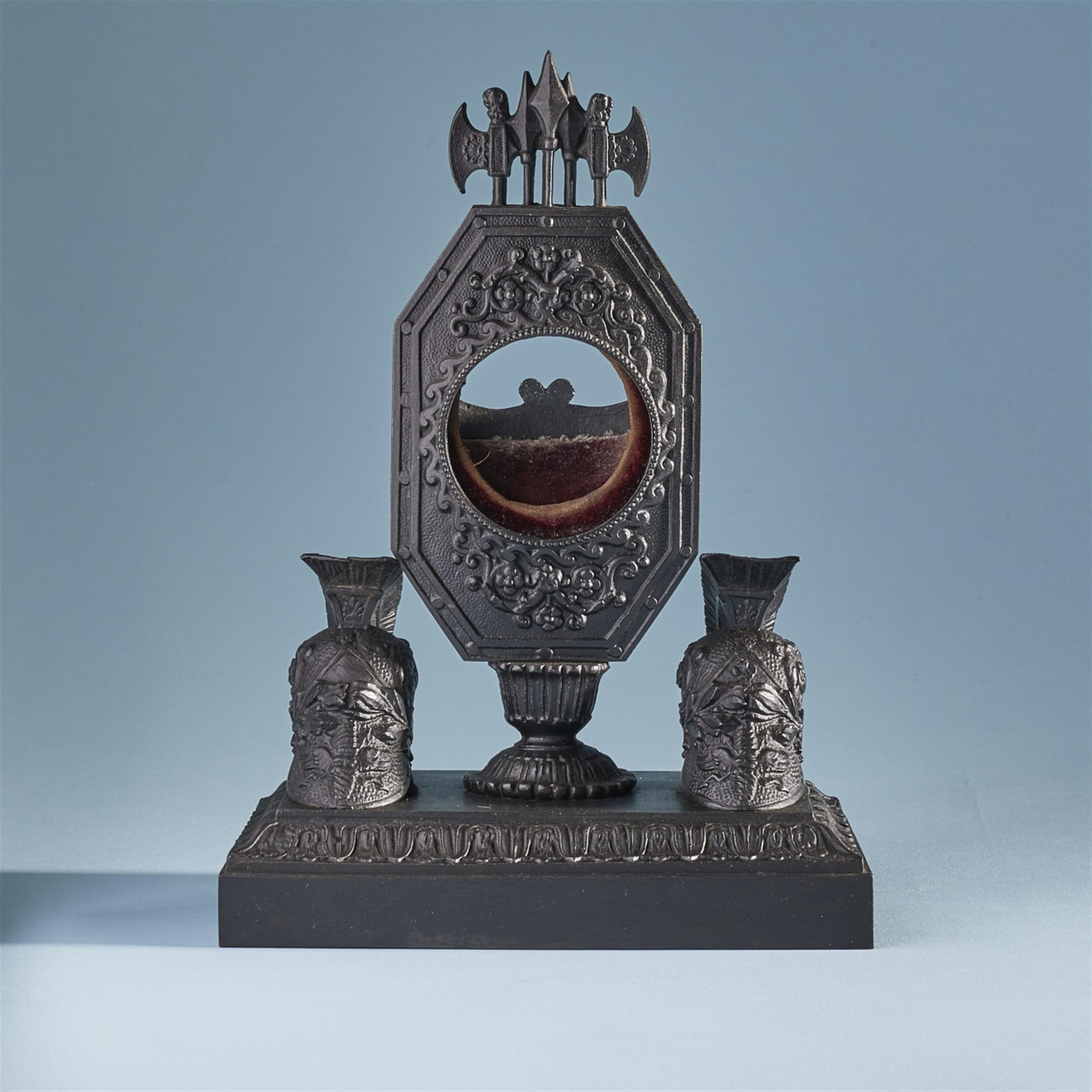 A rare cast iron porte montre with trophy decor - image-1