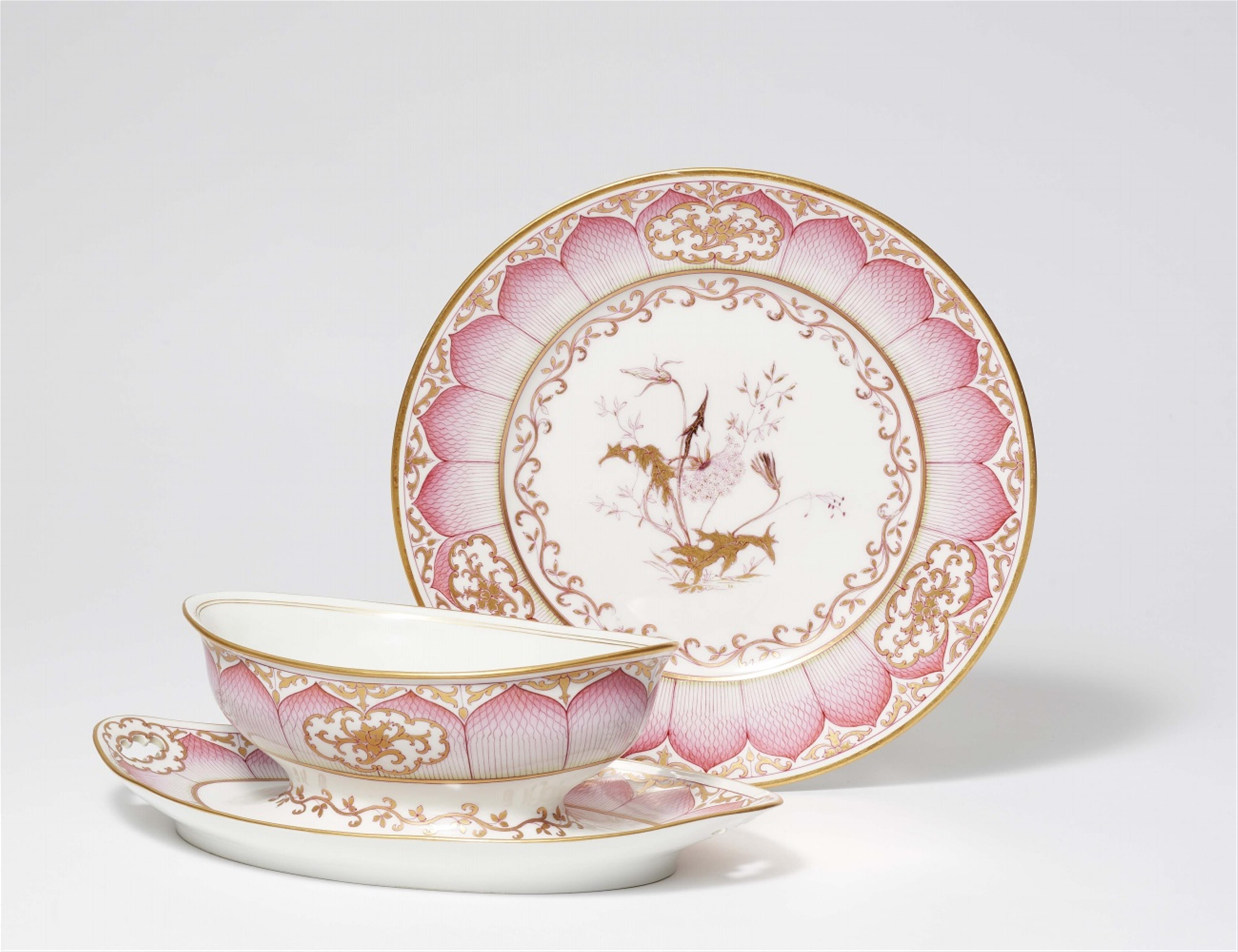 A plate and a sauce boat from the Damascus service for Wilhelm II - image-1