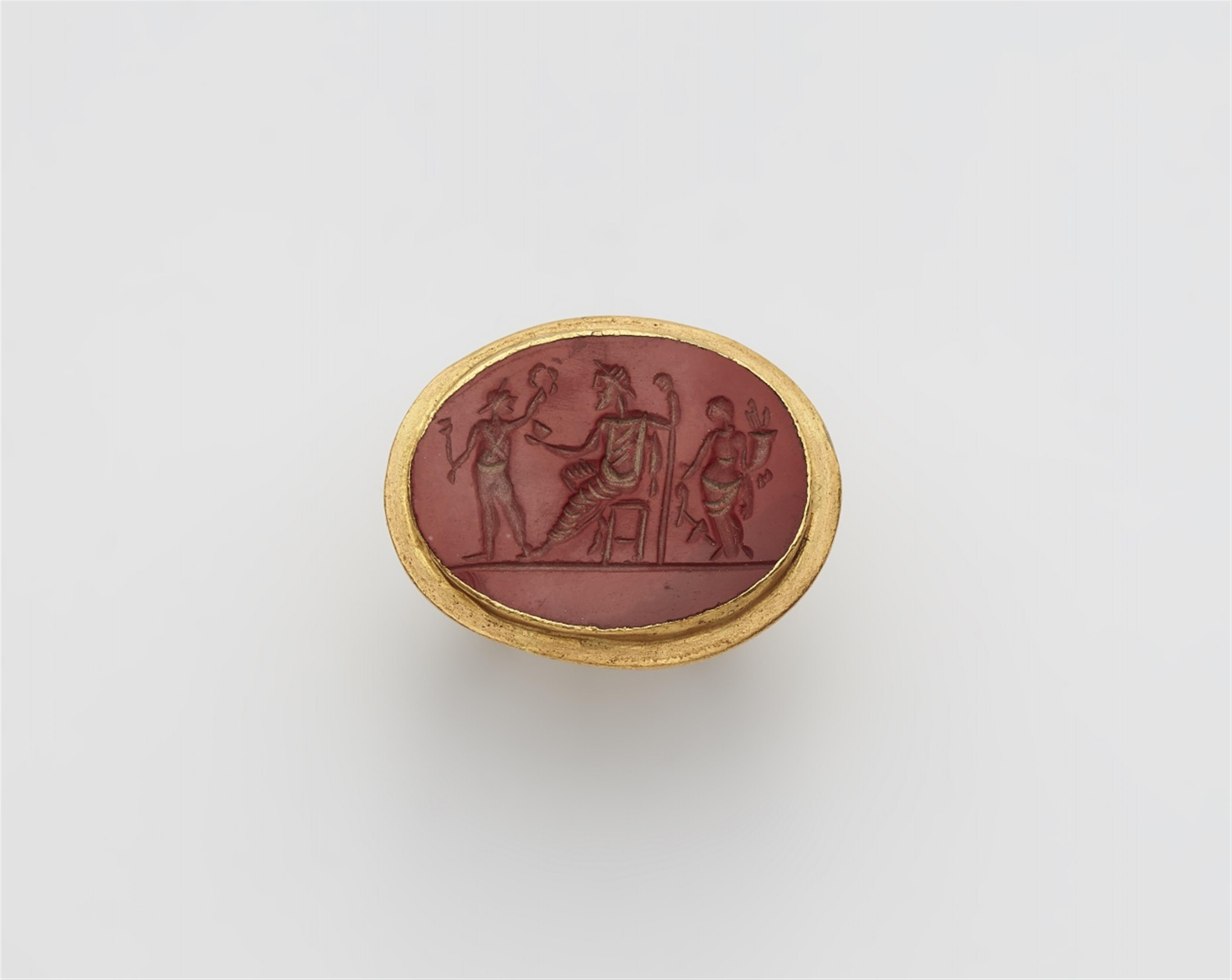 A 22k gold ring with a Roman intaglio - image-1
