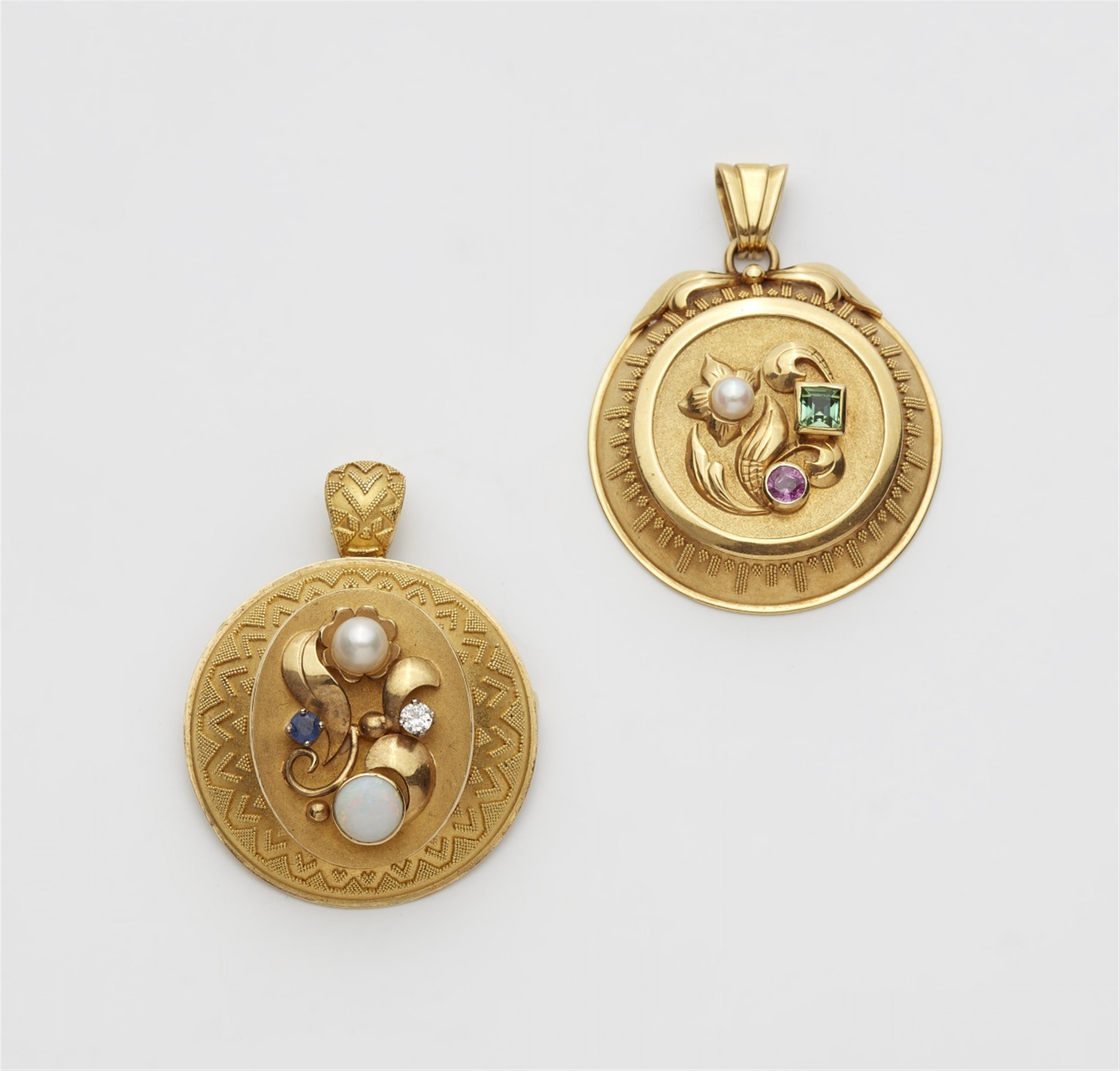 Two gold granulation pendants - image-1
