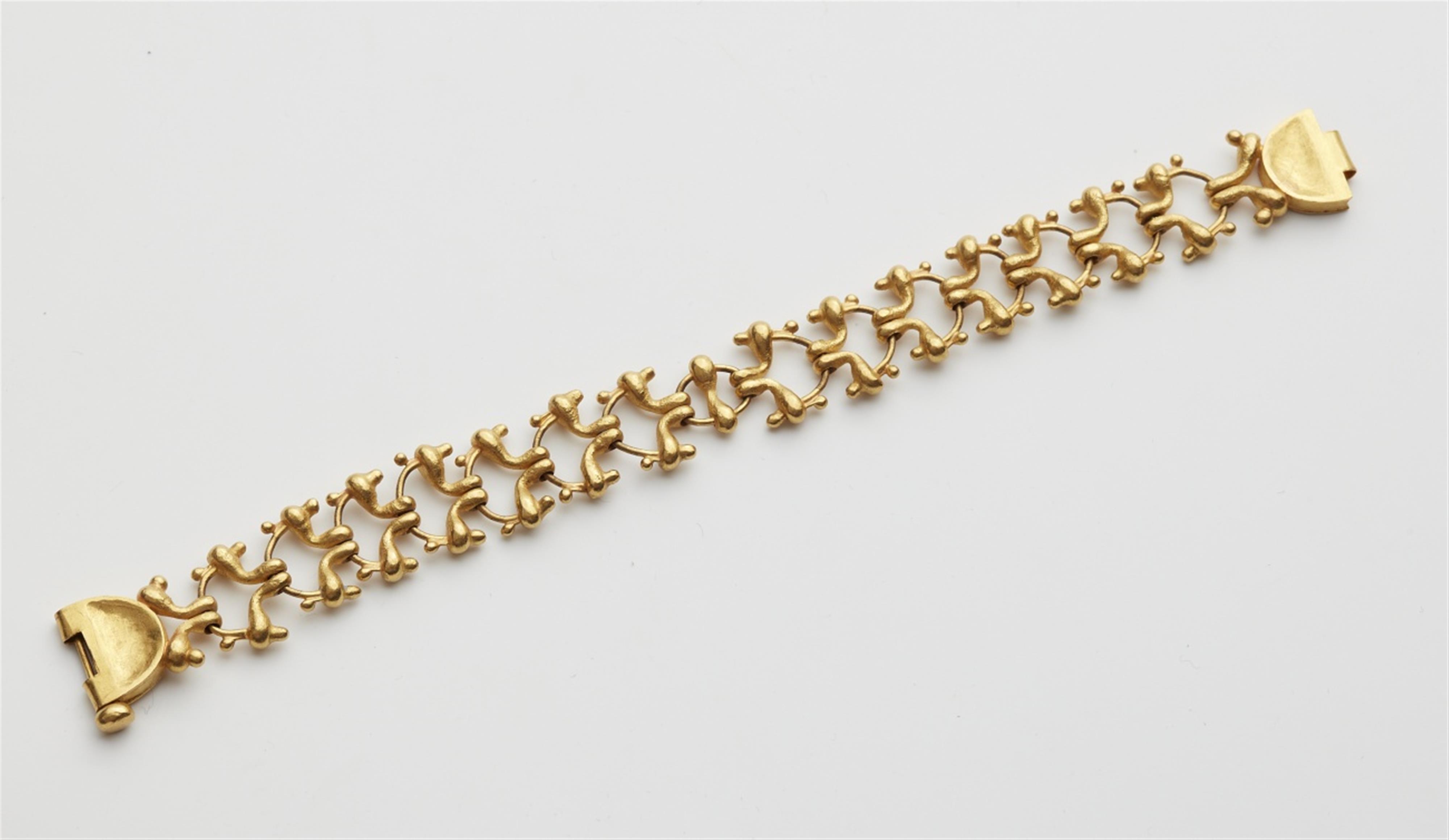 A 22k gold transformable necklace - image-5