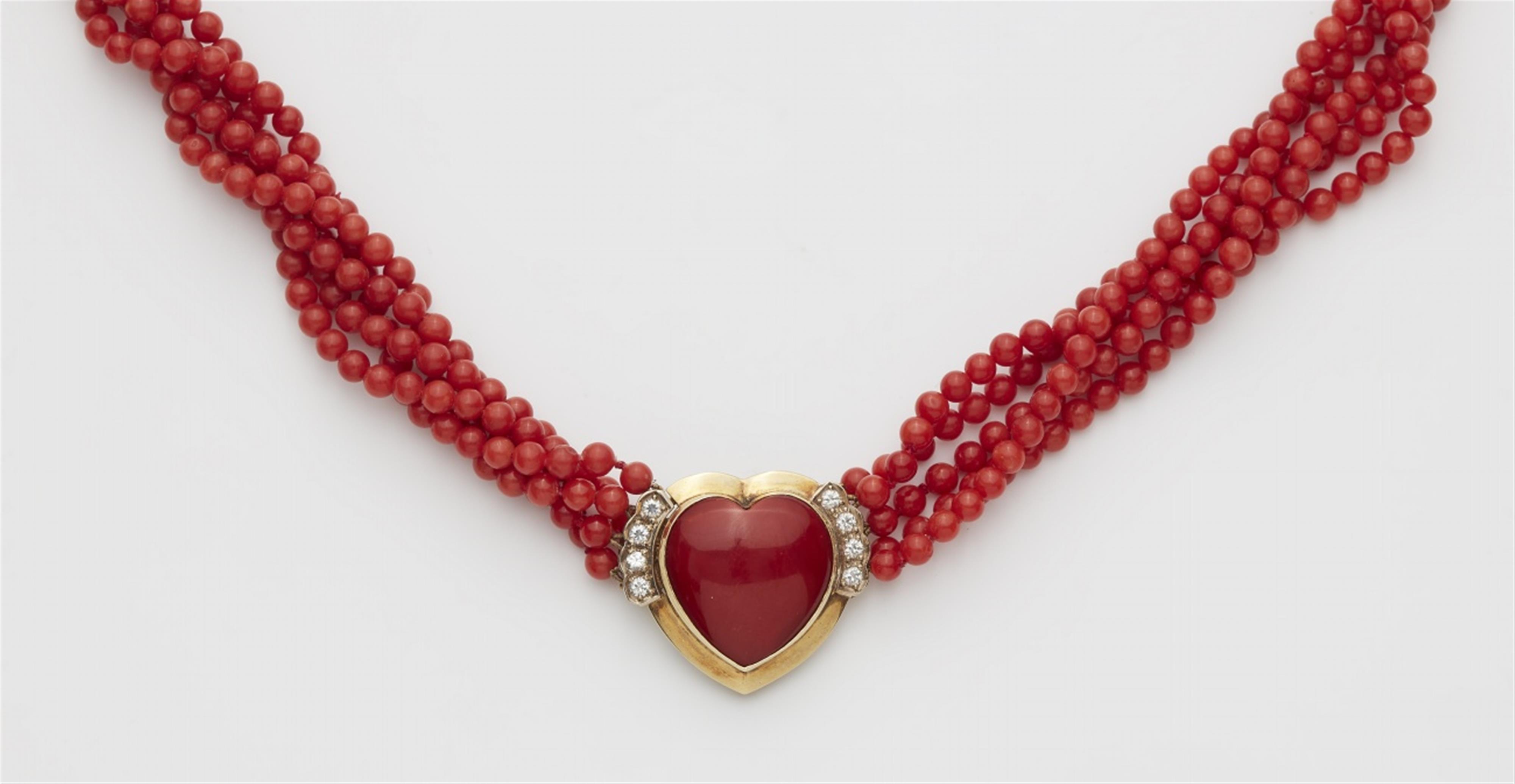 A 14k gold coral necklace - image-2