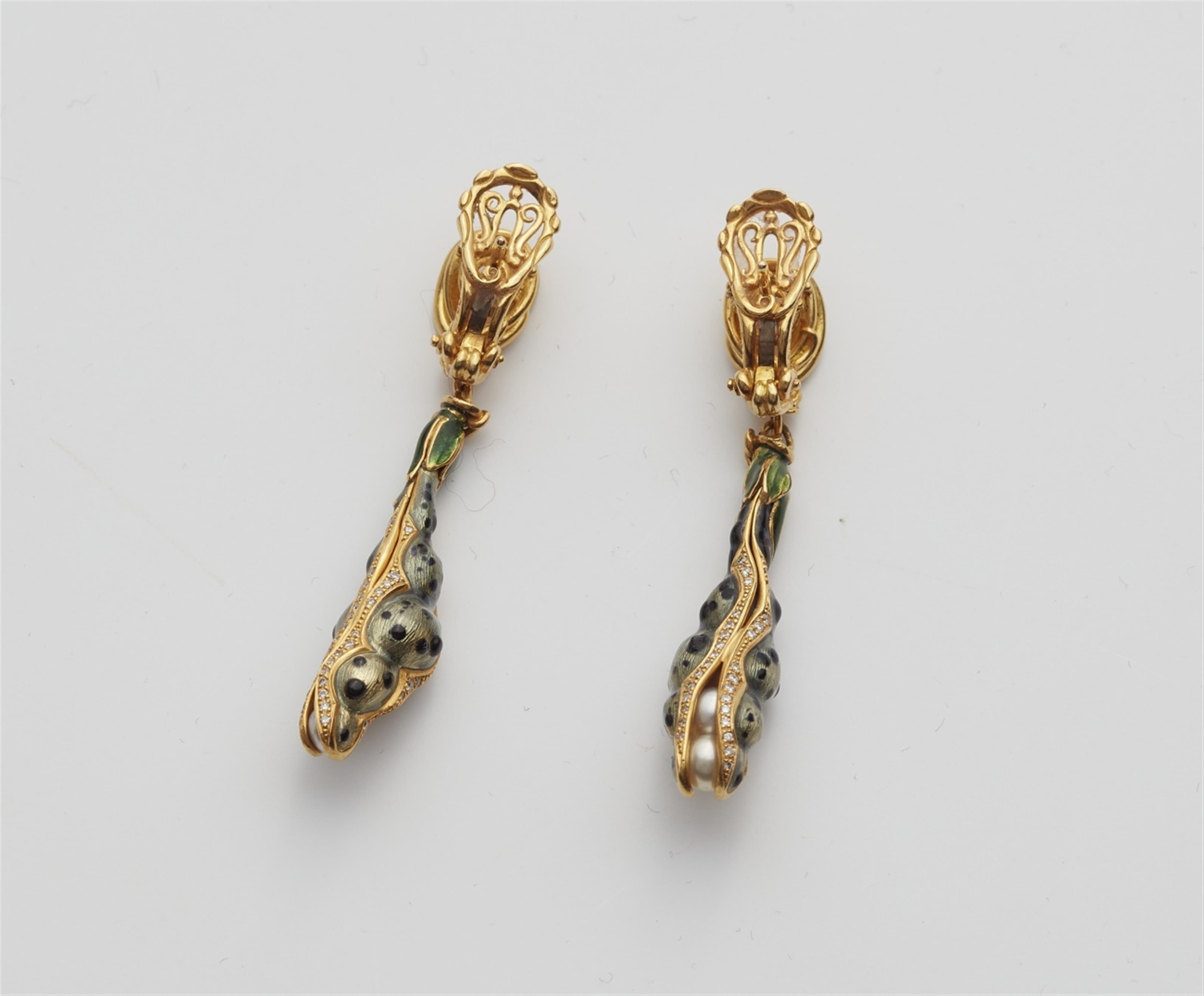 A pair of 18k gold enamel earrings “Schoten II” - image-2