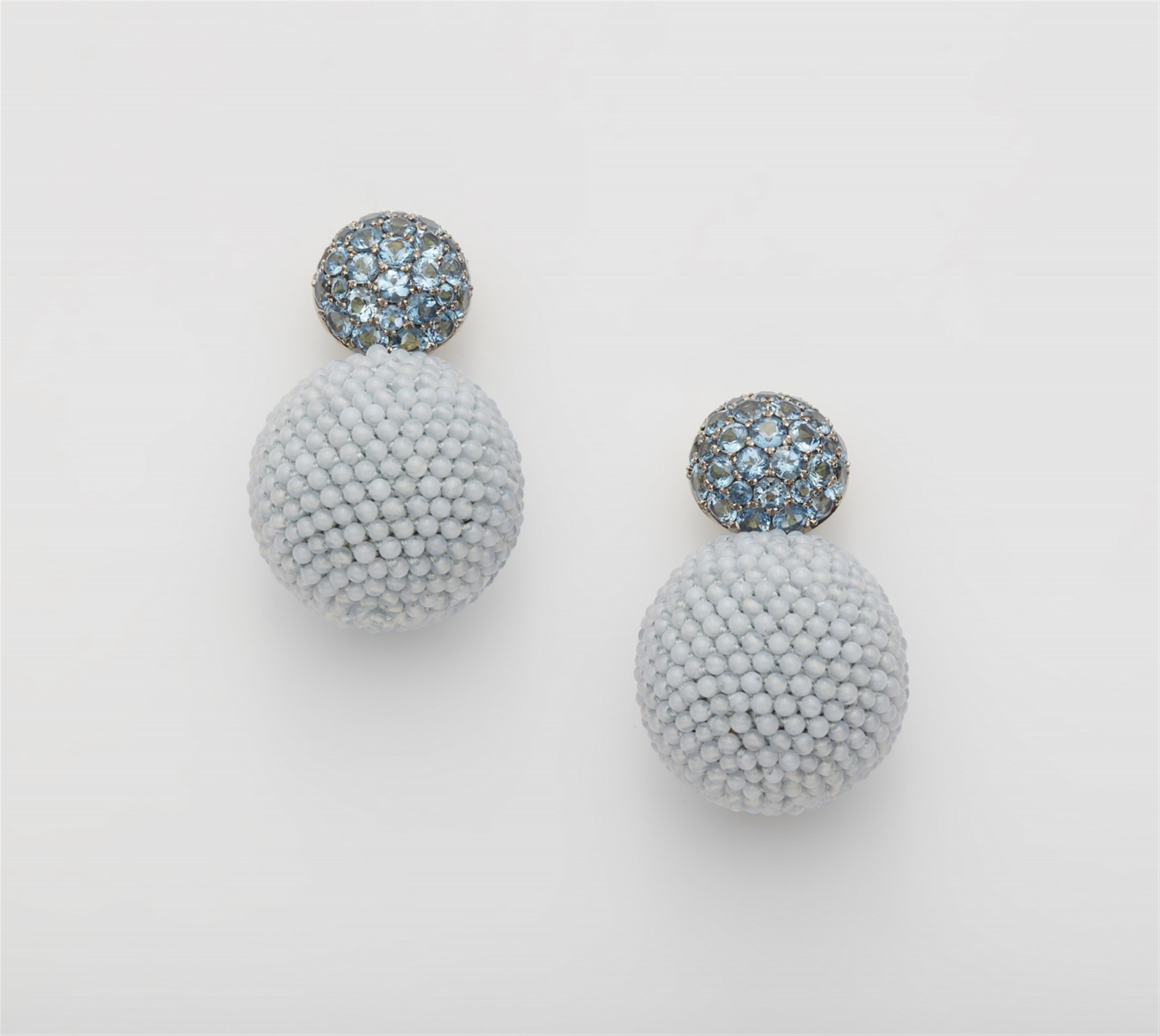 A pair of 18k gold aquamarine earrings - image-1