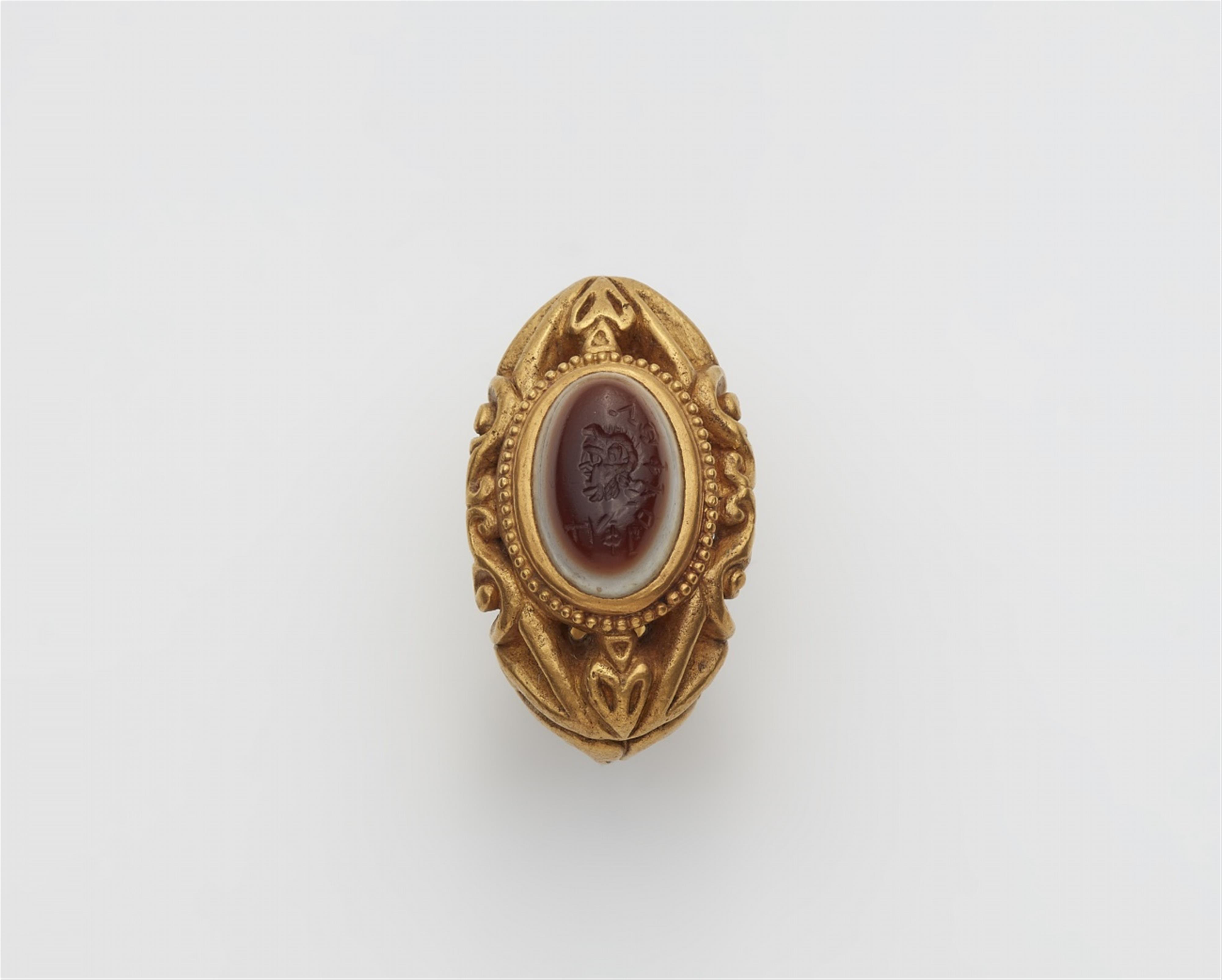 A 22k gold ring with an ancient intaglio - image-1
