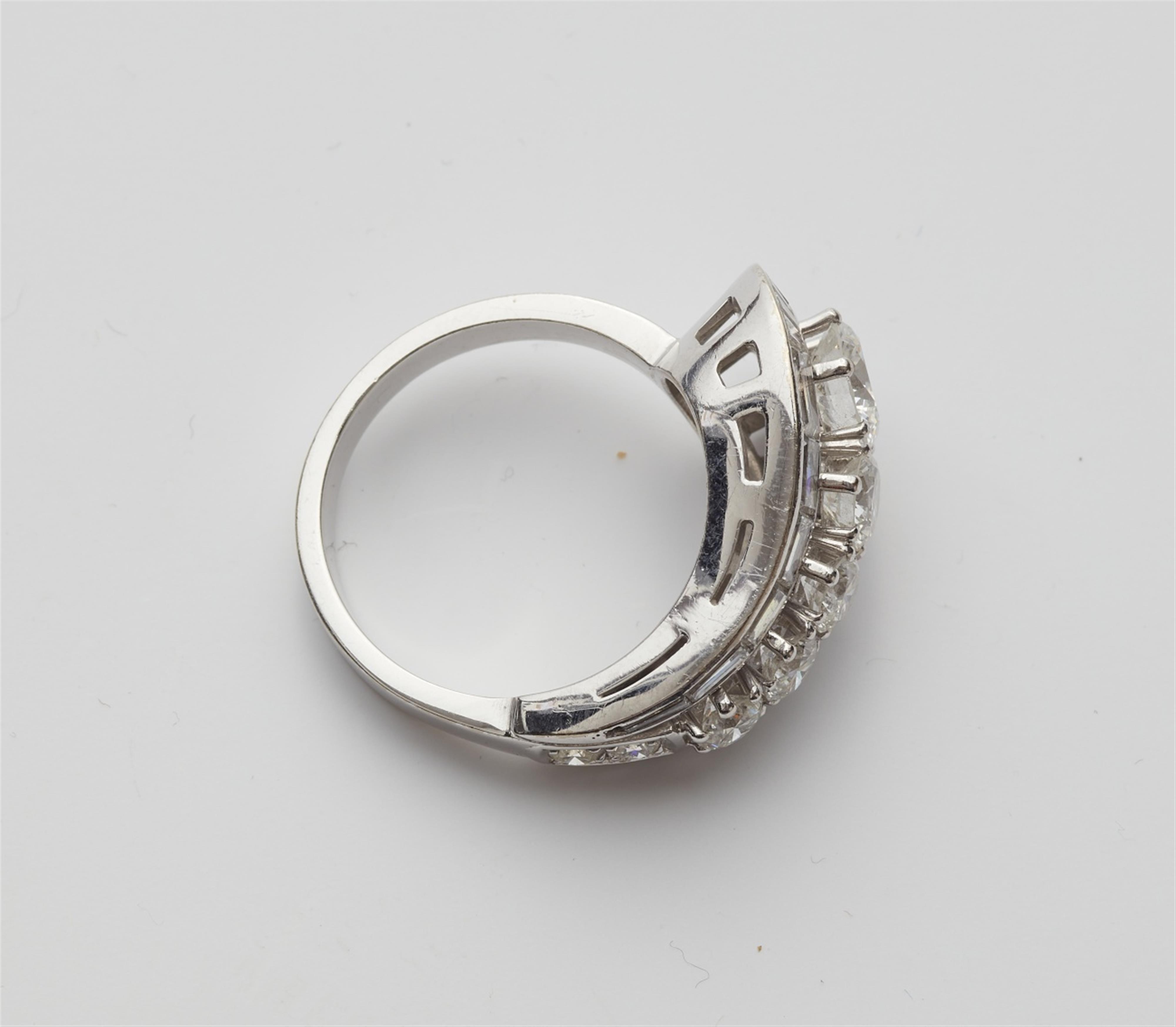 An 18k white gold diamond ring - image-3