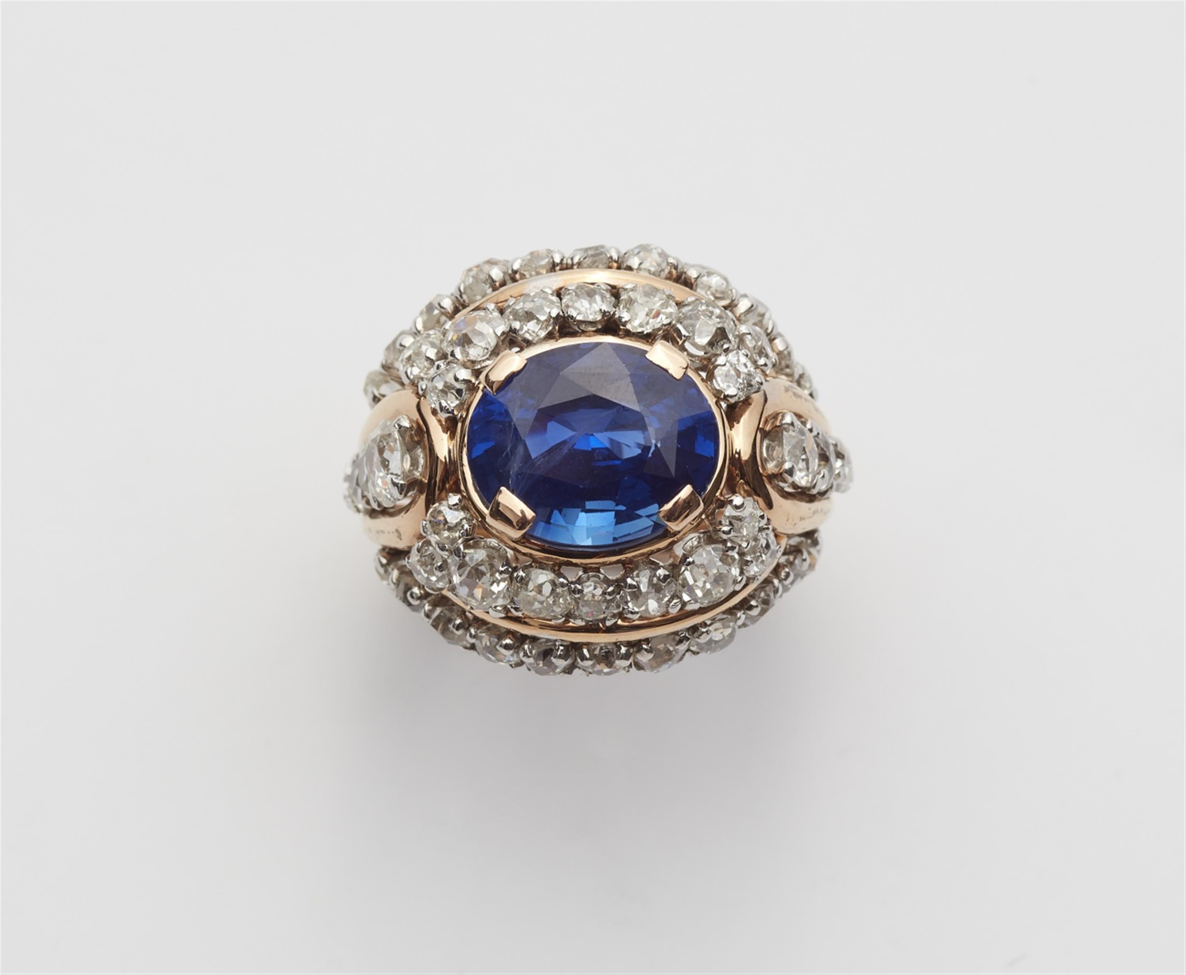 An 18k rose gold sapphire ring - image-2