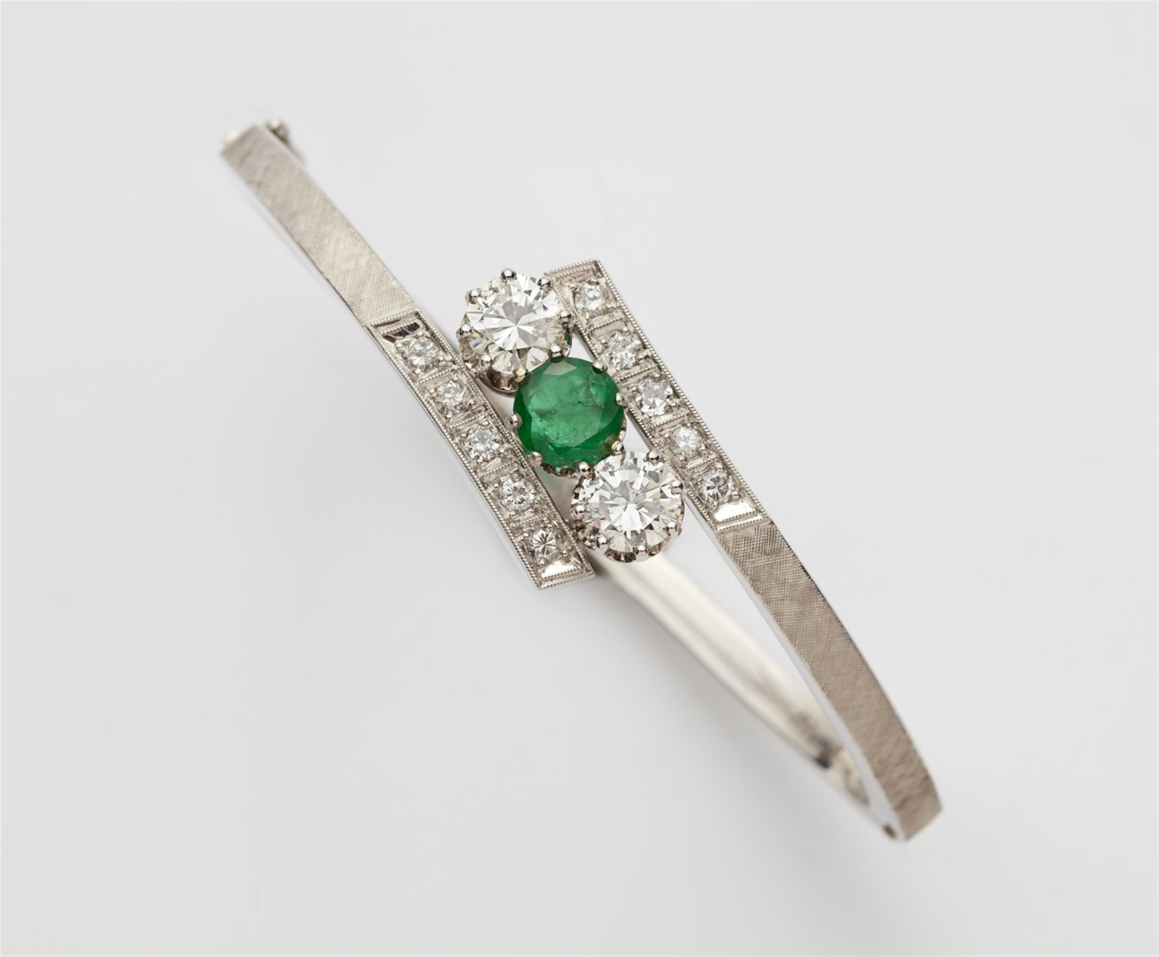 Armreif mit Smaragd und Diamanten - image-2