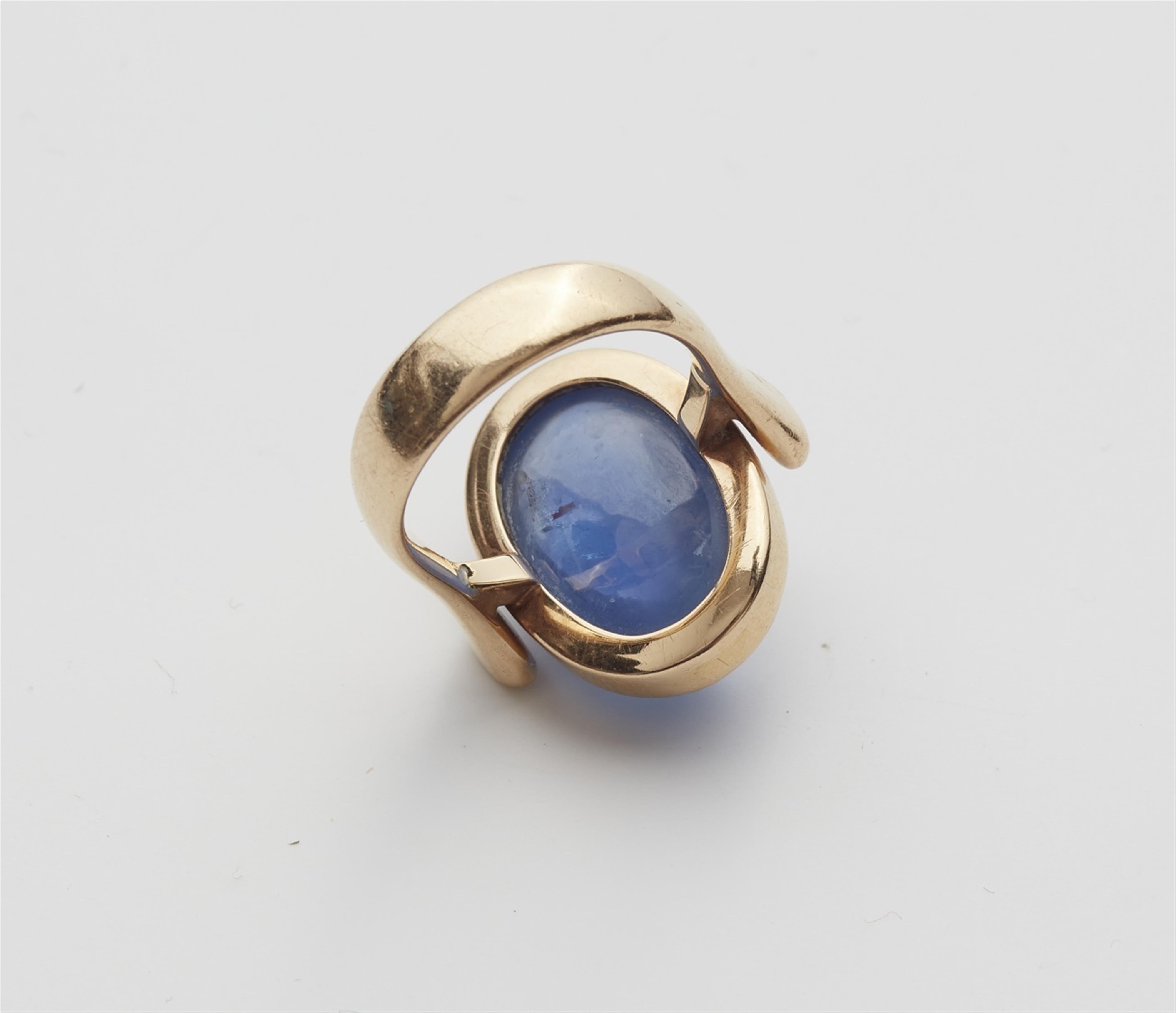 A designer 14k gold sapphire ring - image-3