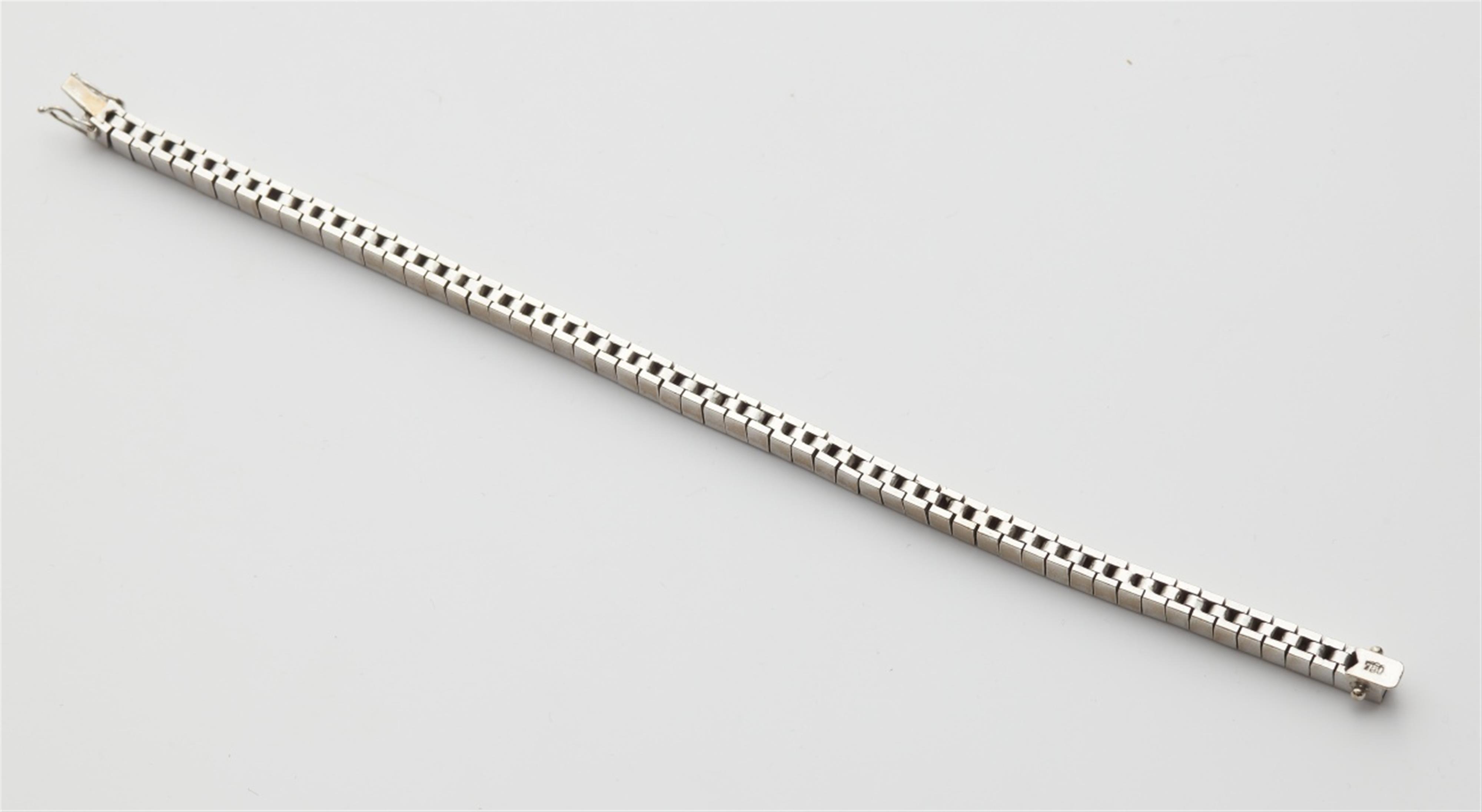 An 18k white gold sapphire rivière bracelet - image-2