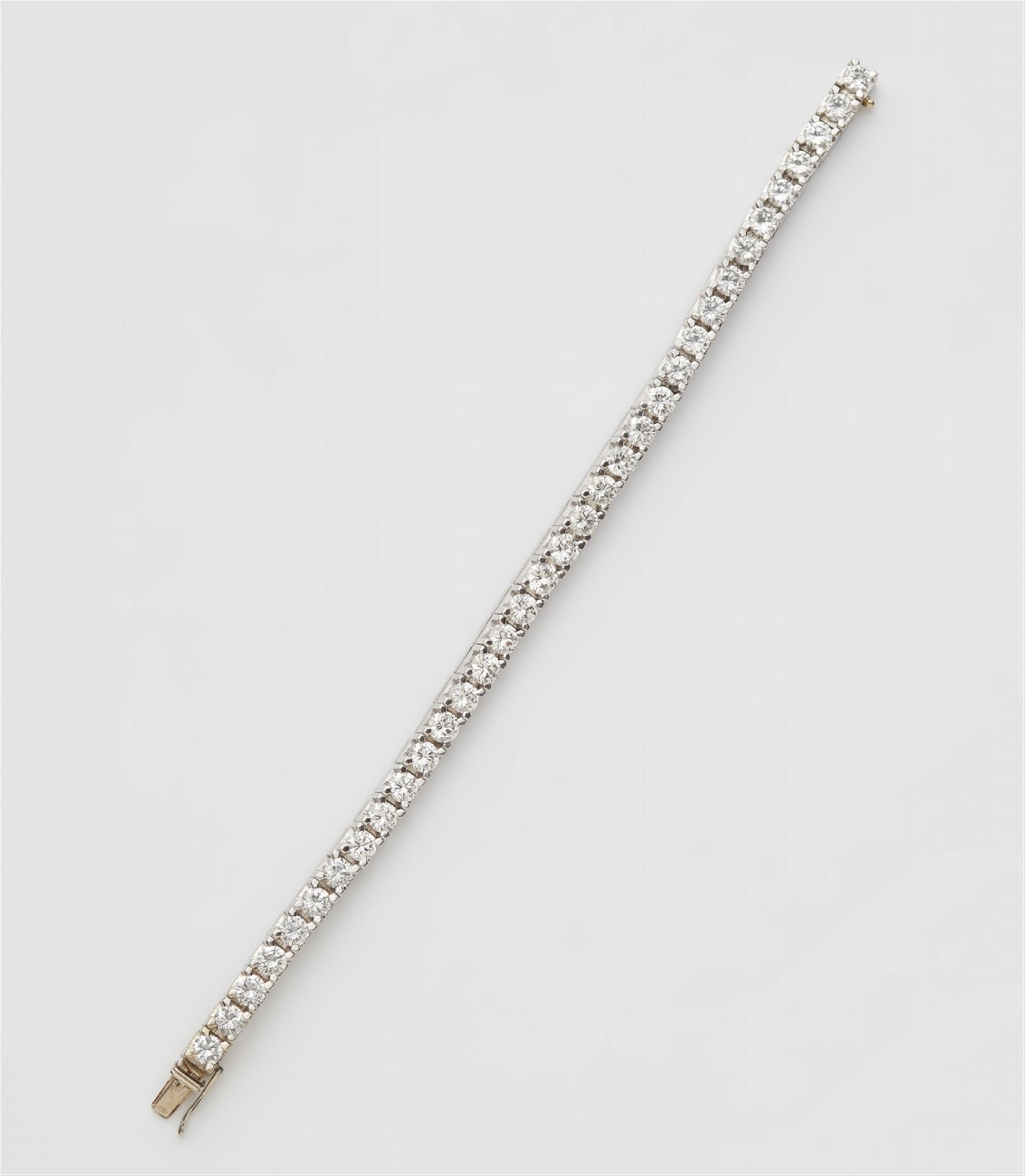 An 18k white gold diamond rivière bracelet - image-1