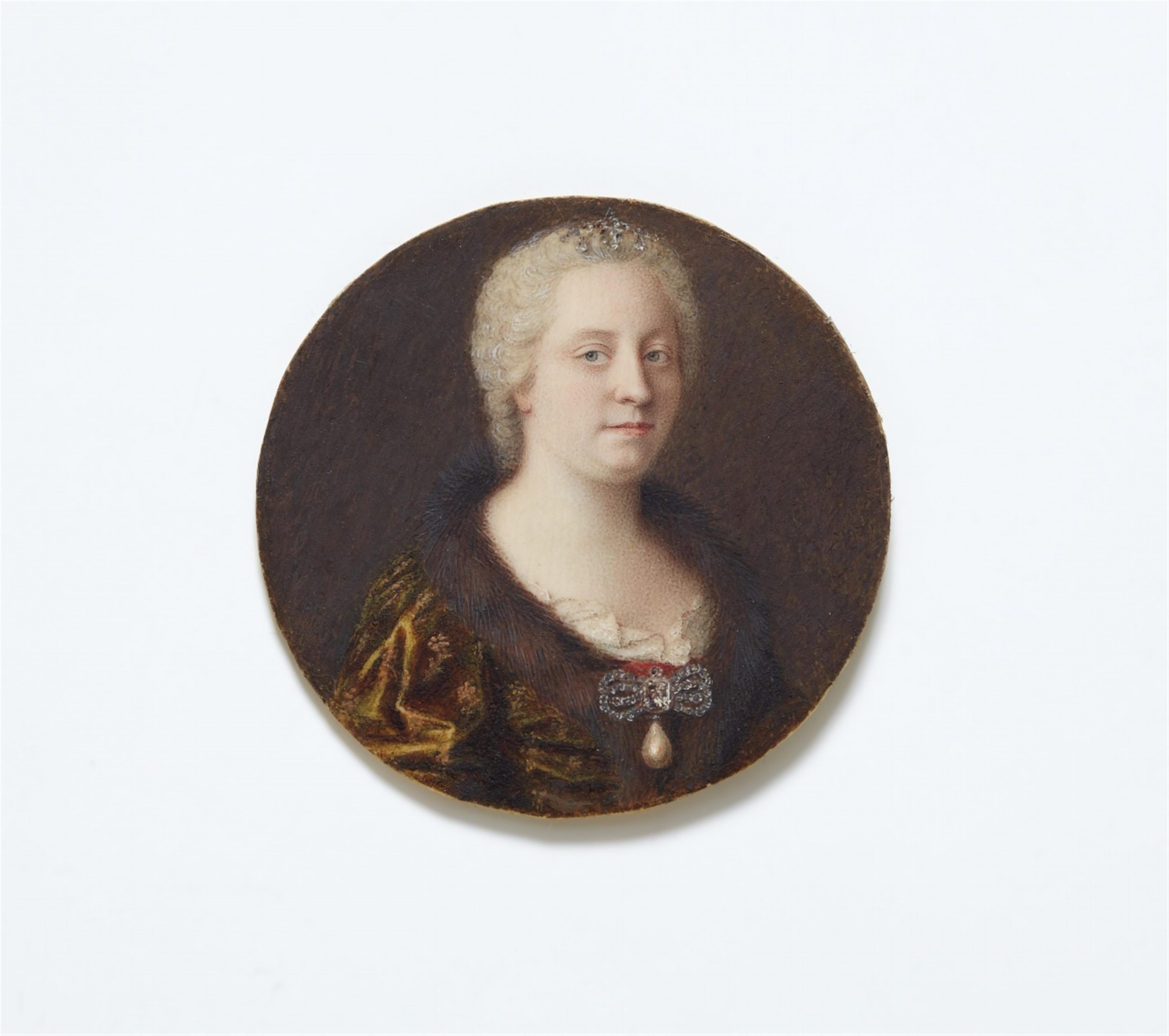 A tortoiseshell snuff box with a portrait of Empress Maria Theresia - image-3