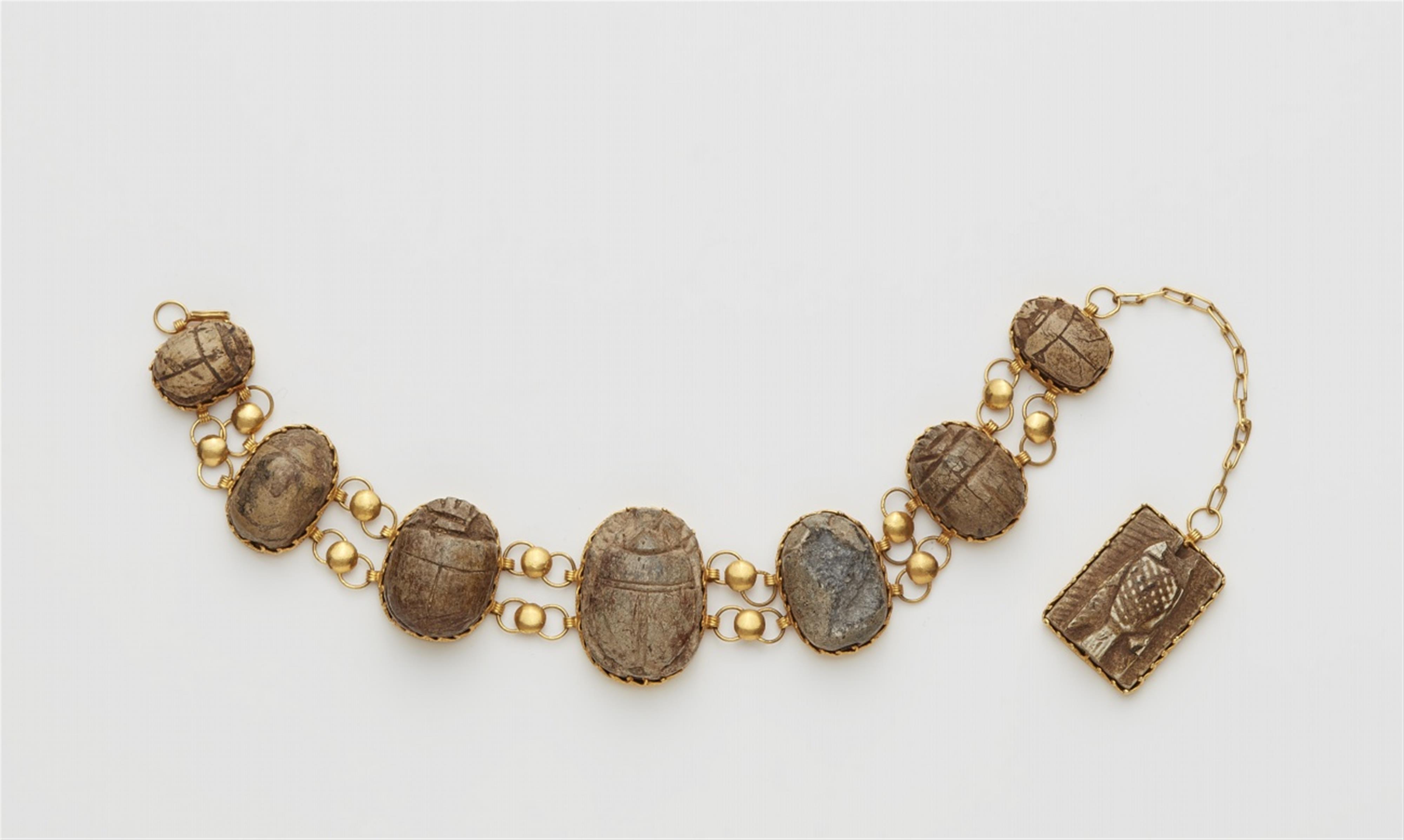 Armband mit antiken Skarabäen - image-1