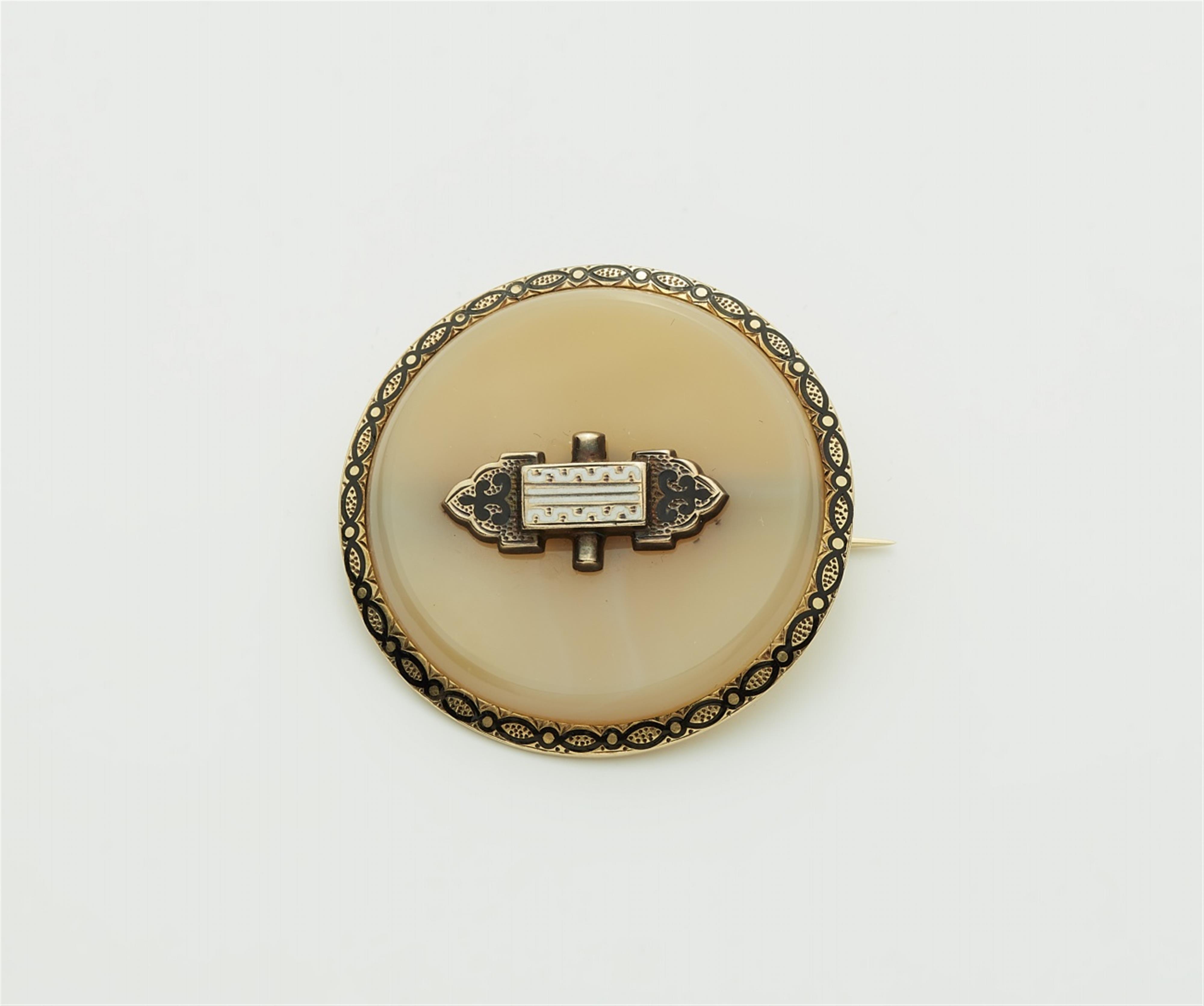 A Historicist chalcedon brooch - image-1