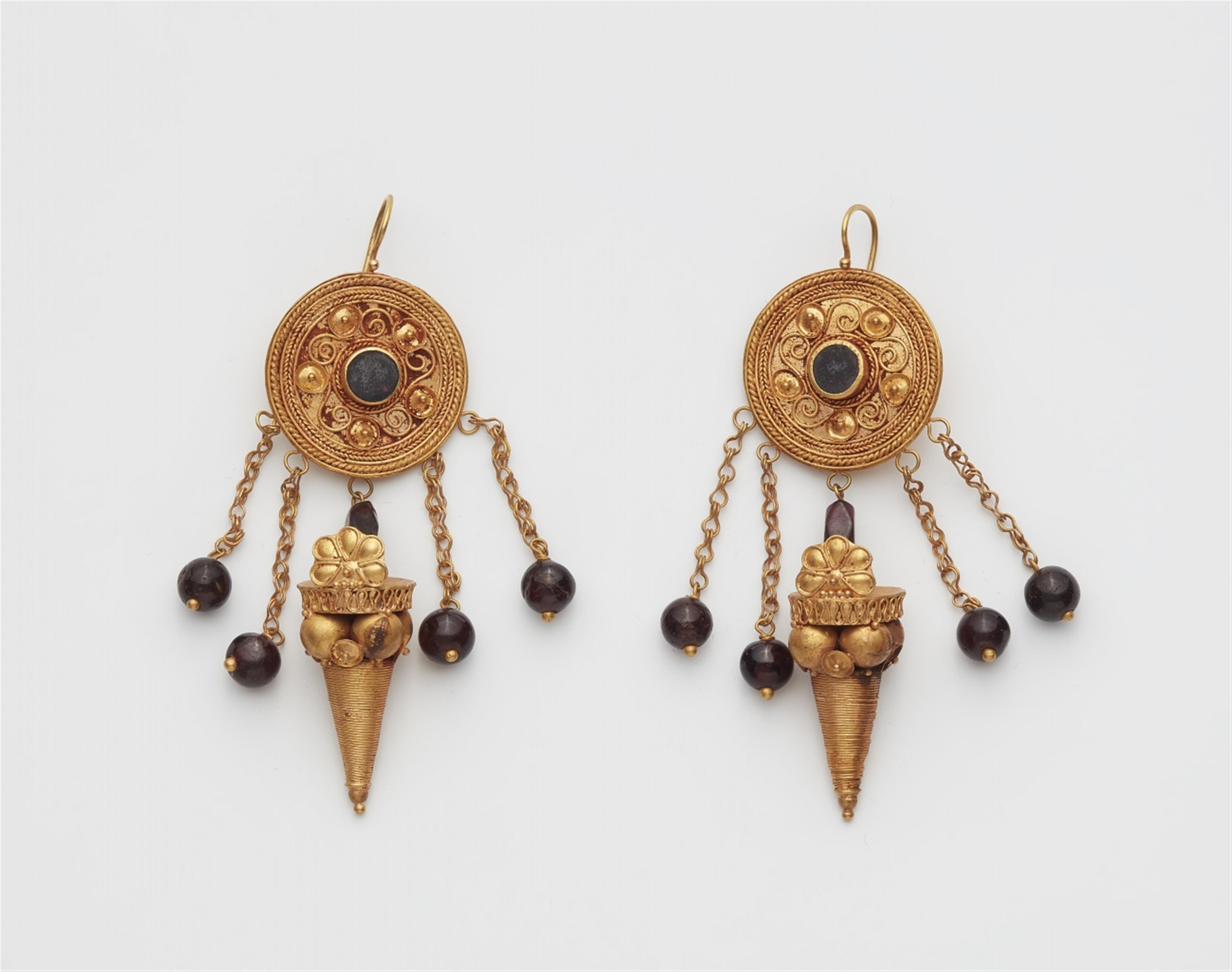 Paar hellenistische Ohrgehänge - image-1