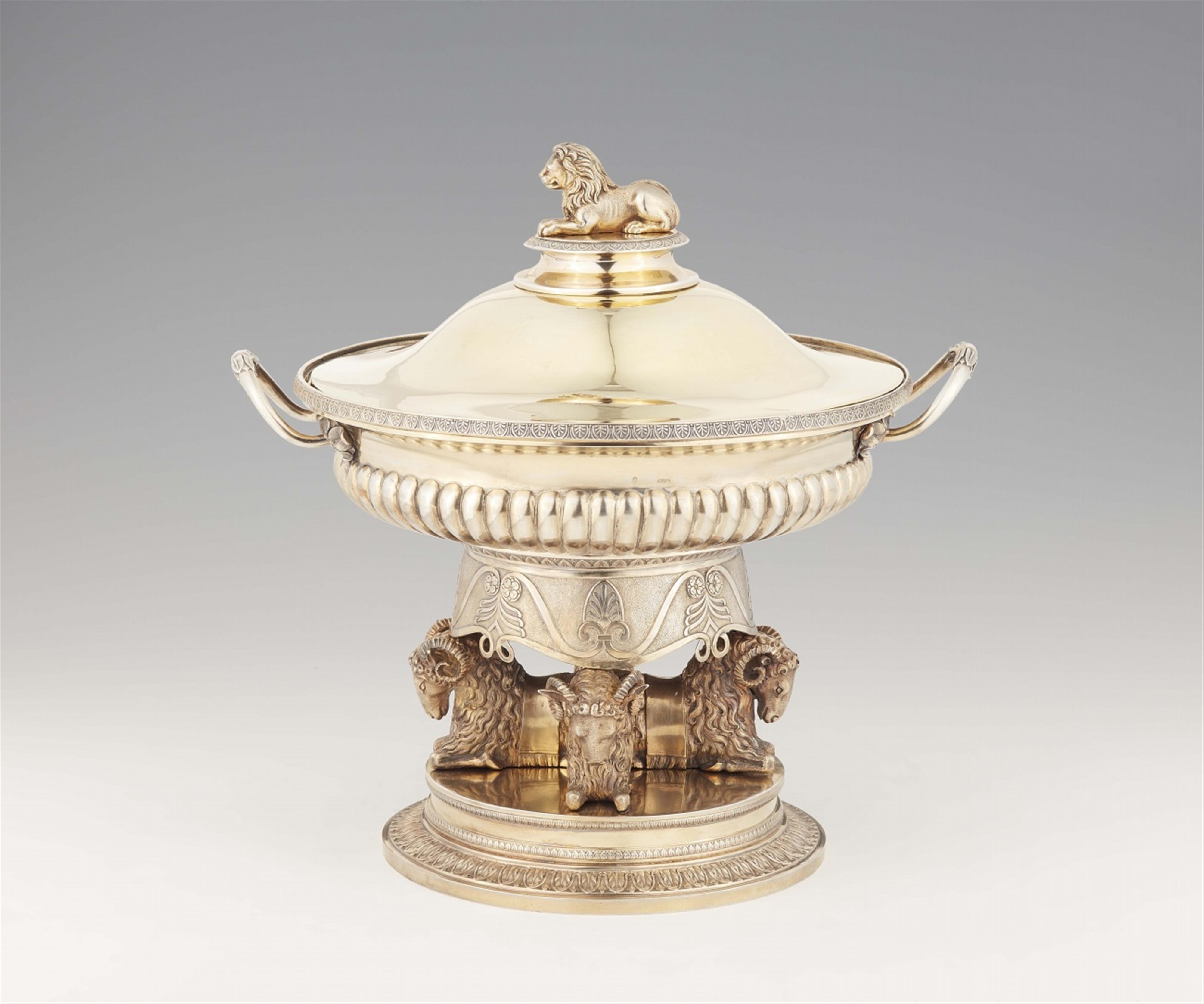 A Neoclassical Augsburg silver tureen - image-1