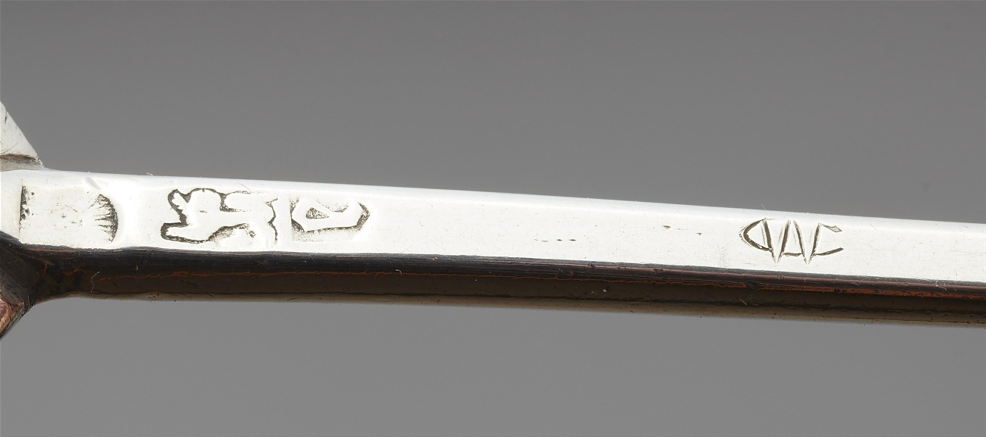 An Elisabethan seal top spoon - image-2