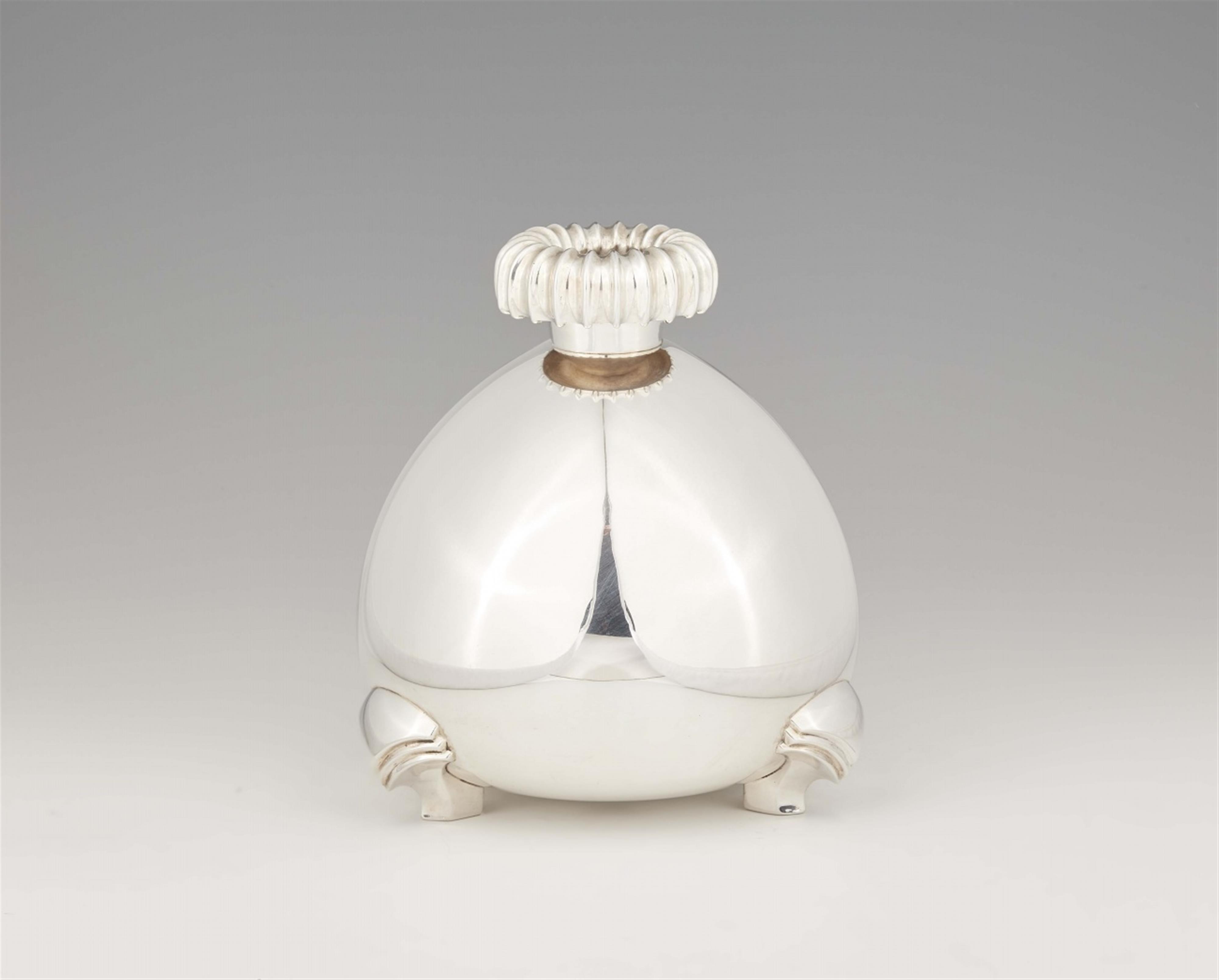 An Oslo Art Deco silver vase - image-1