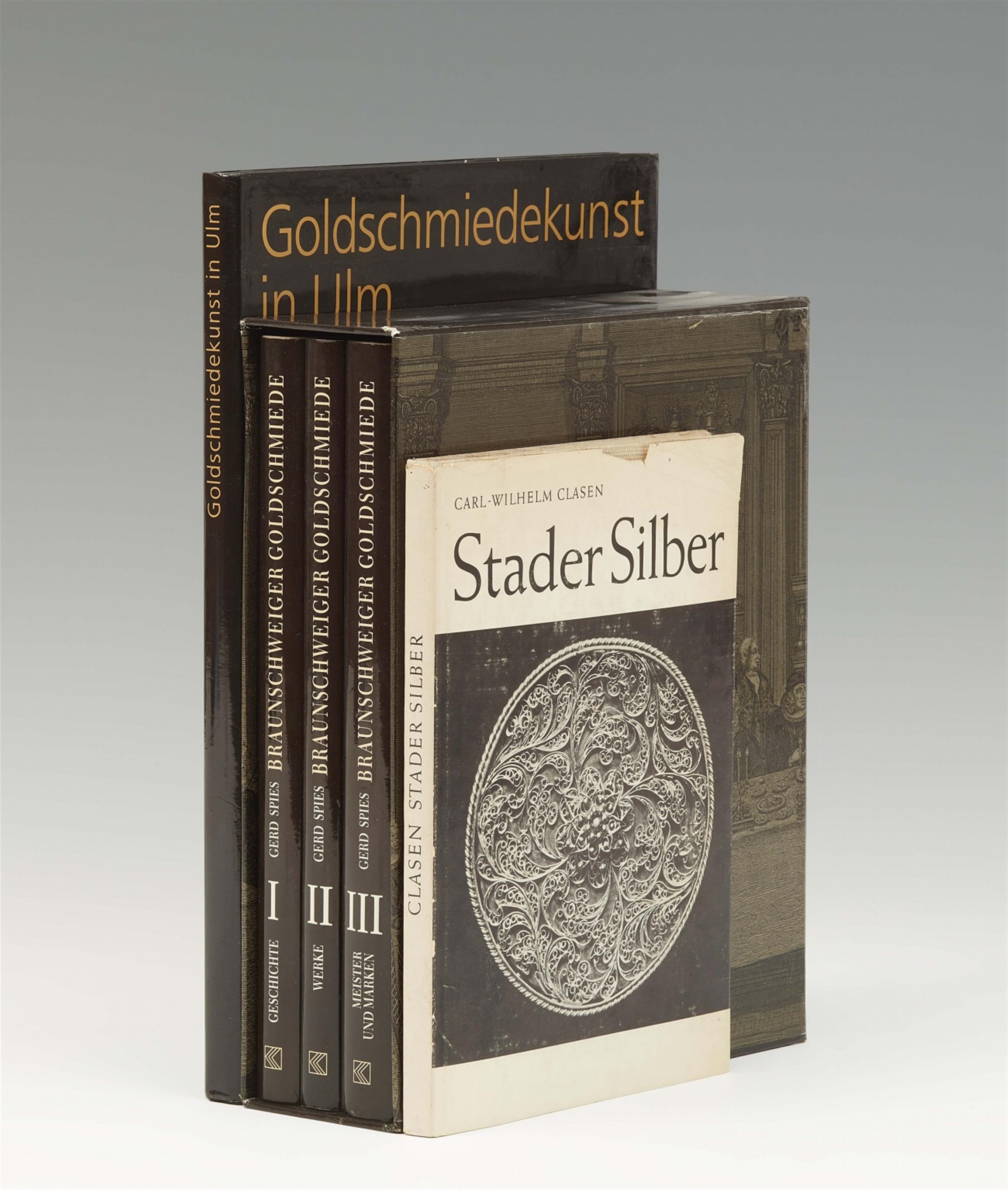Assorted specialist literature on silver - image-1