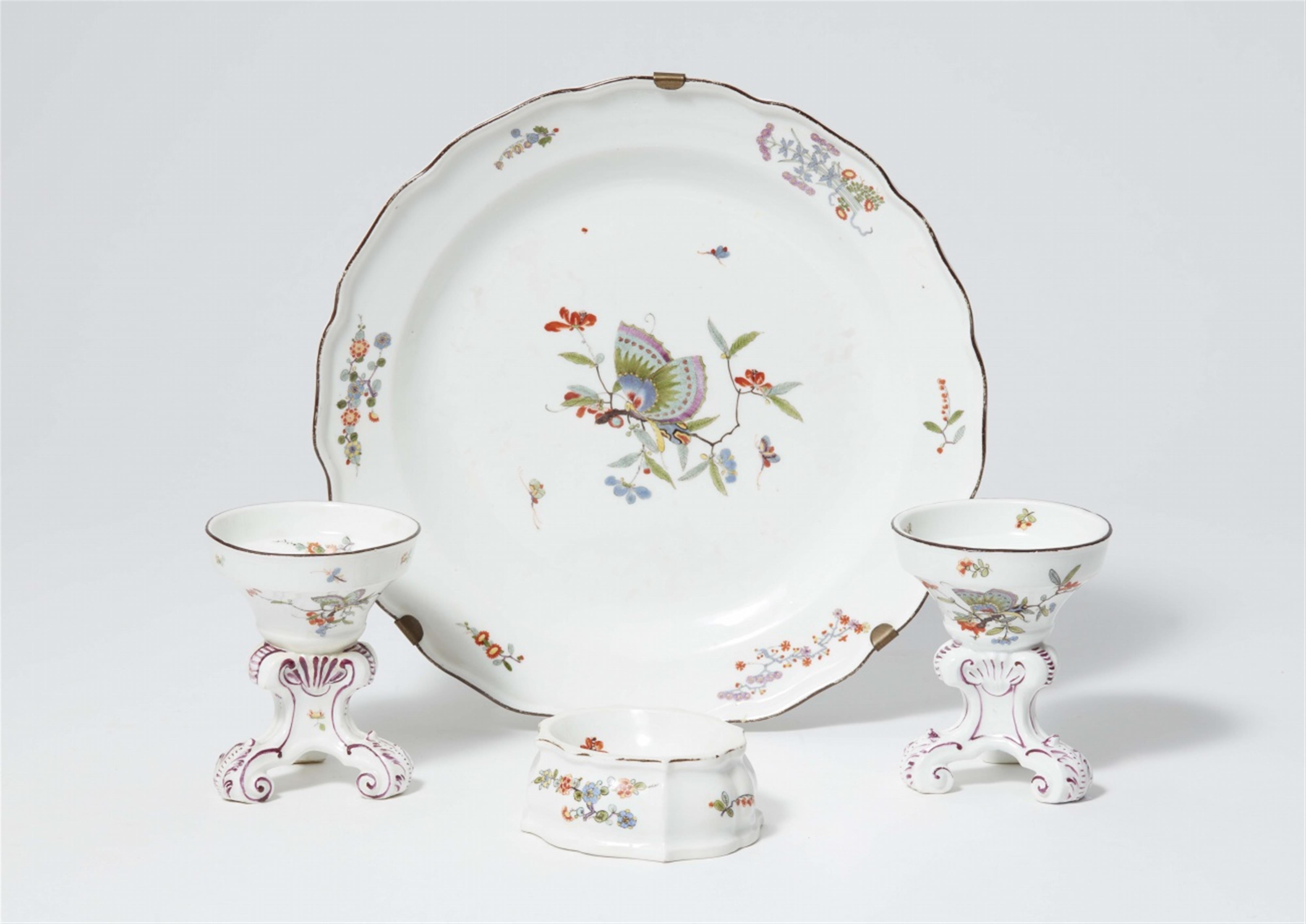 Four items of Meissen porcelain with butterfly motifs - image-1