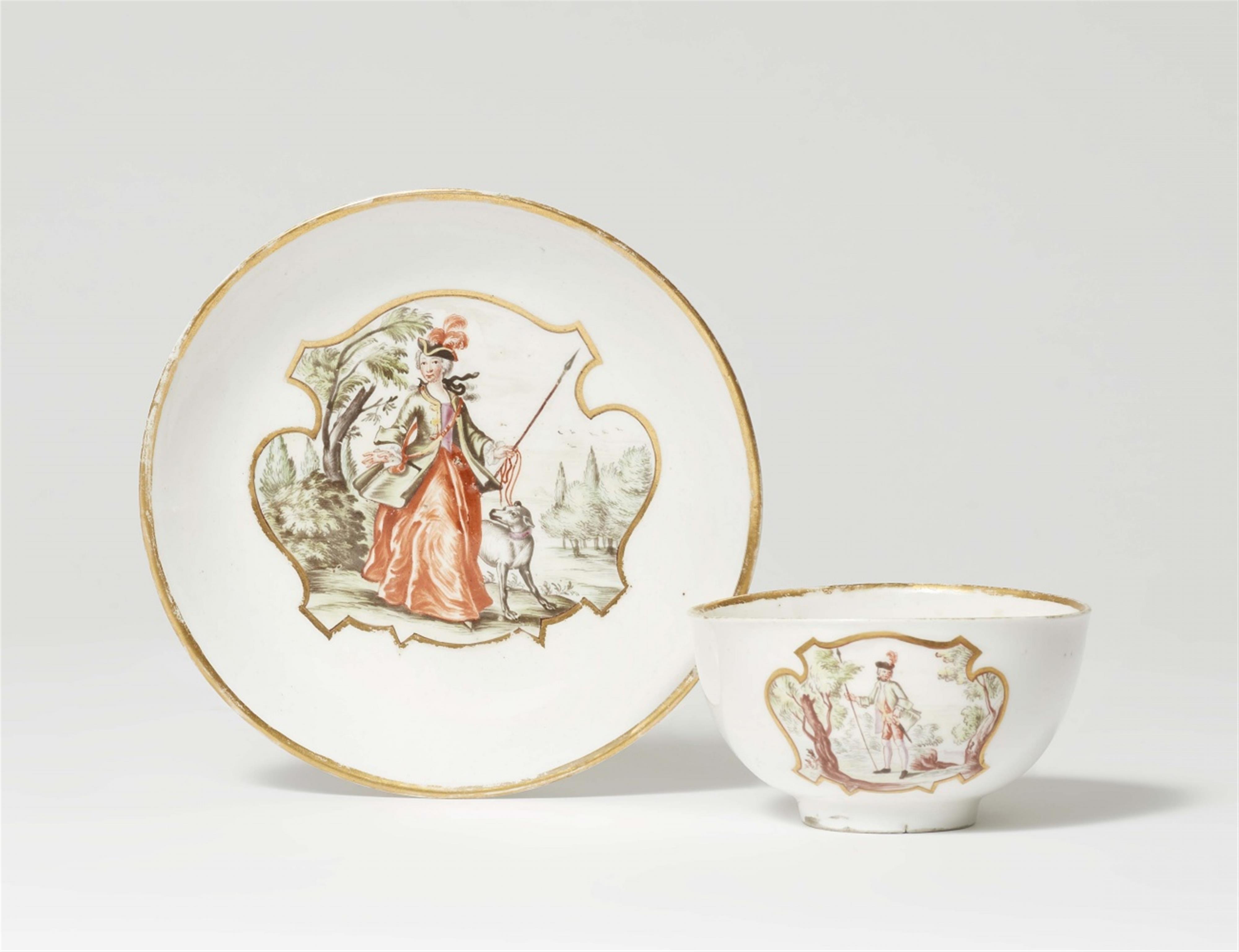 A Meissen porcelain tea bowl and saucer with hunting motifs - image-1
