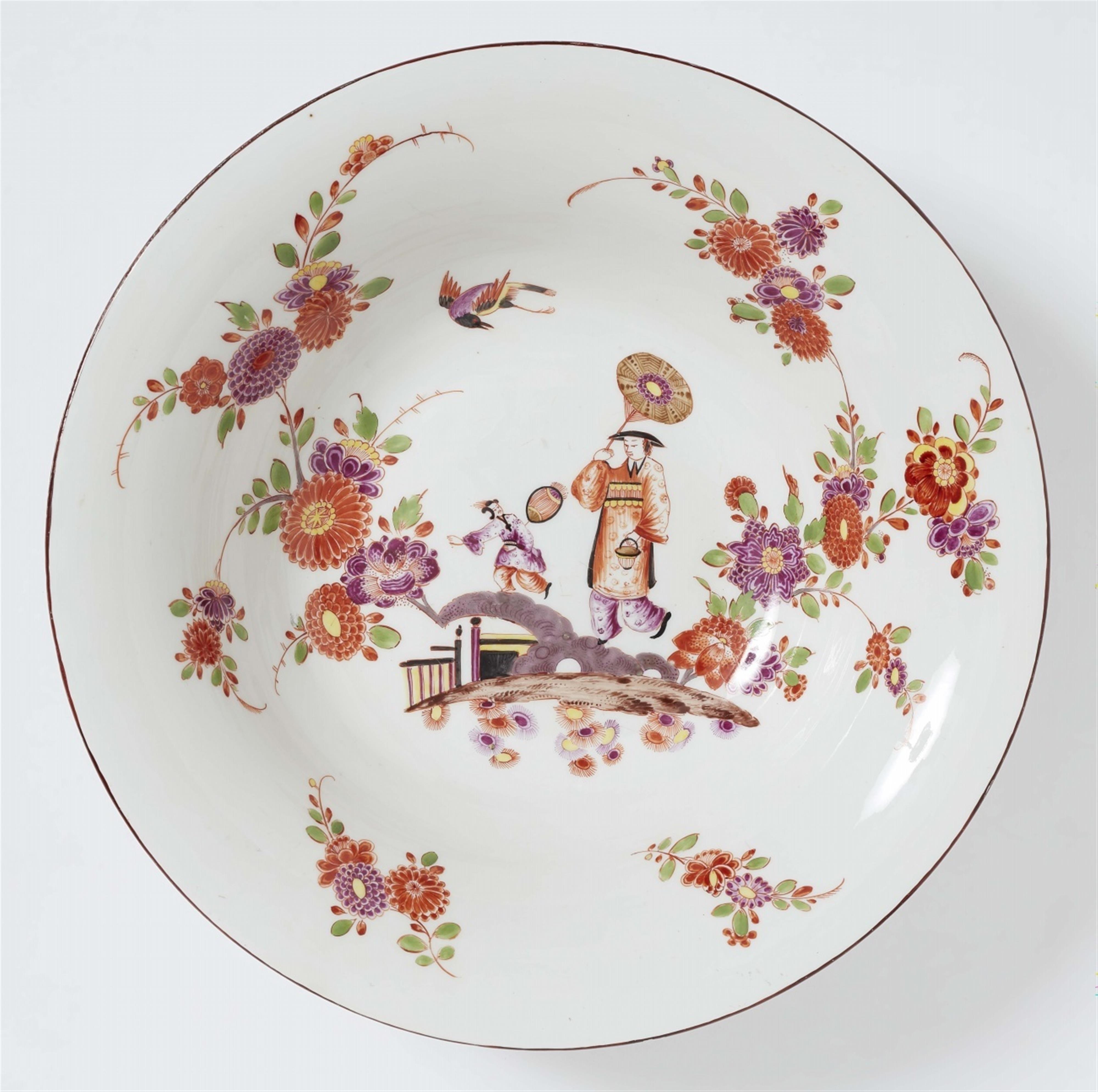 A large Meissen porcelain platter with Chinoiserie figures - image-1