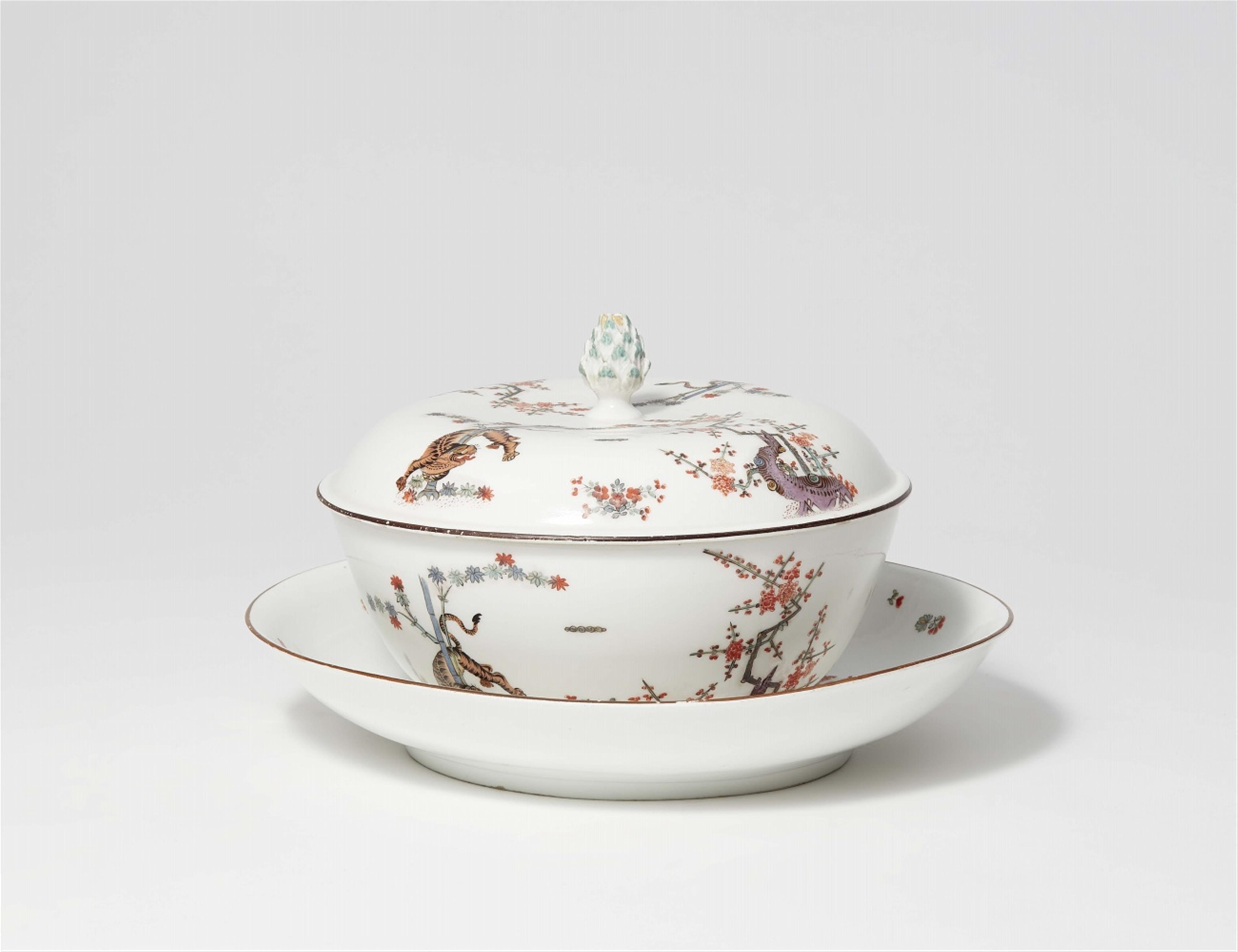 A Meissen porcelain tureen and dish with “yellow lion” motifs - image-1