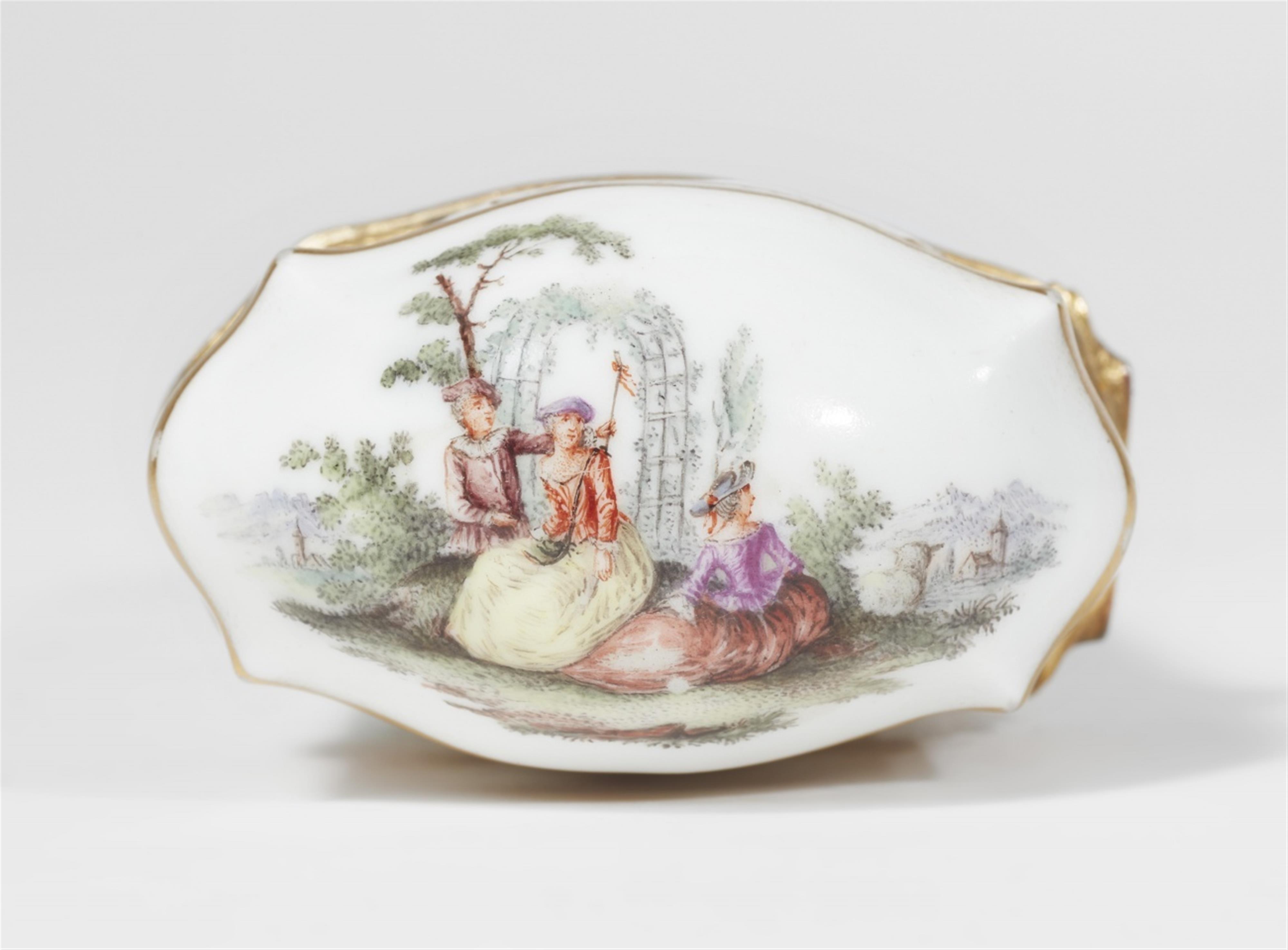 A porcelain necessaire with pastoral motifs - image-2