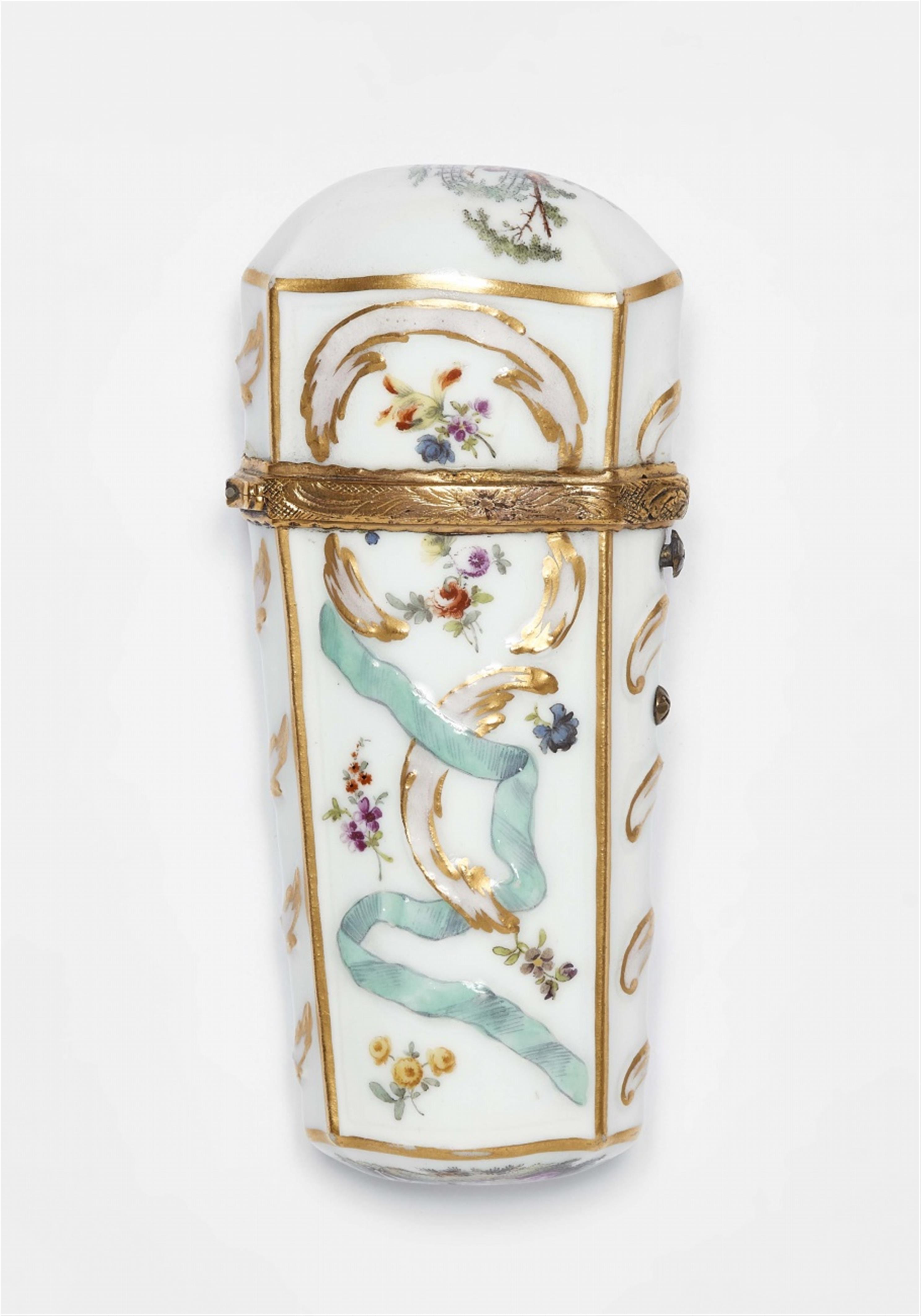 A porcelain necessaire with pastoral motifs - image-1