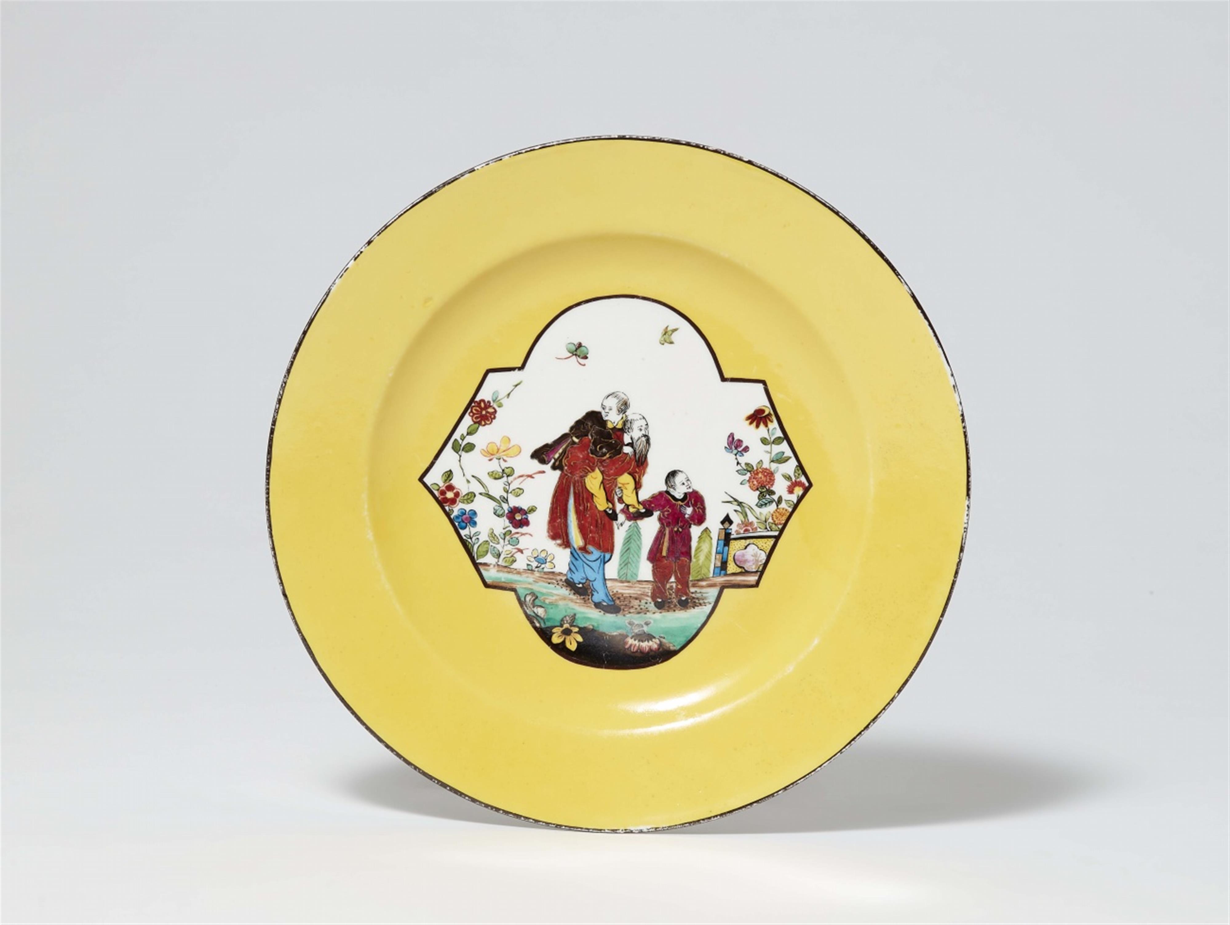 A Meissen porcelain plate with Chinoiserie motifs - image-1
