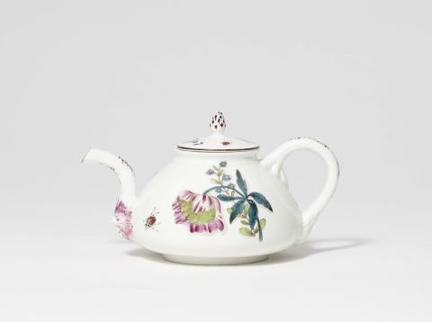Teekanne mit Holzschnittblumen und Insekten - image-1