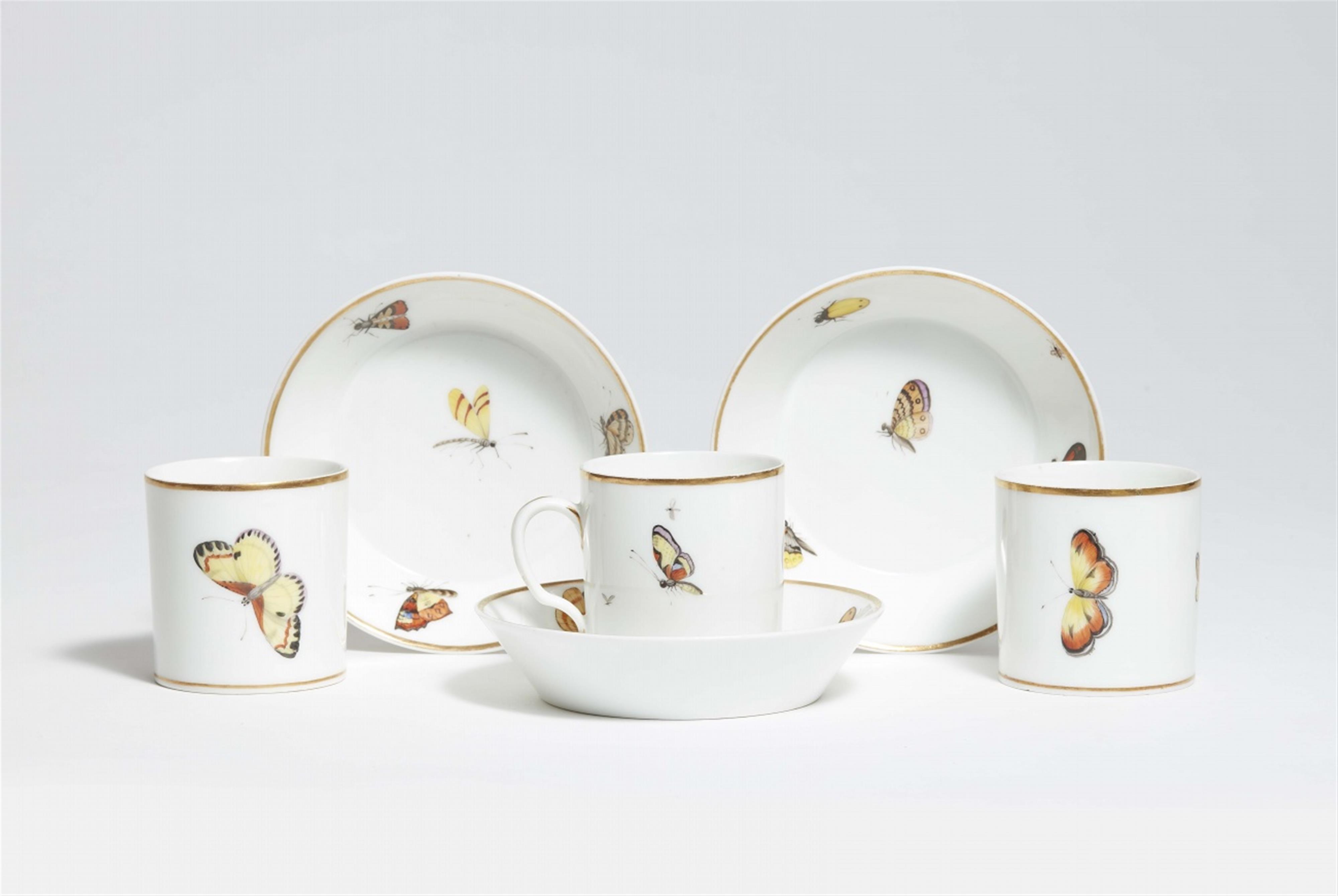 Three Brussels porcelain cups with insect motifs - image-1
