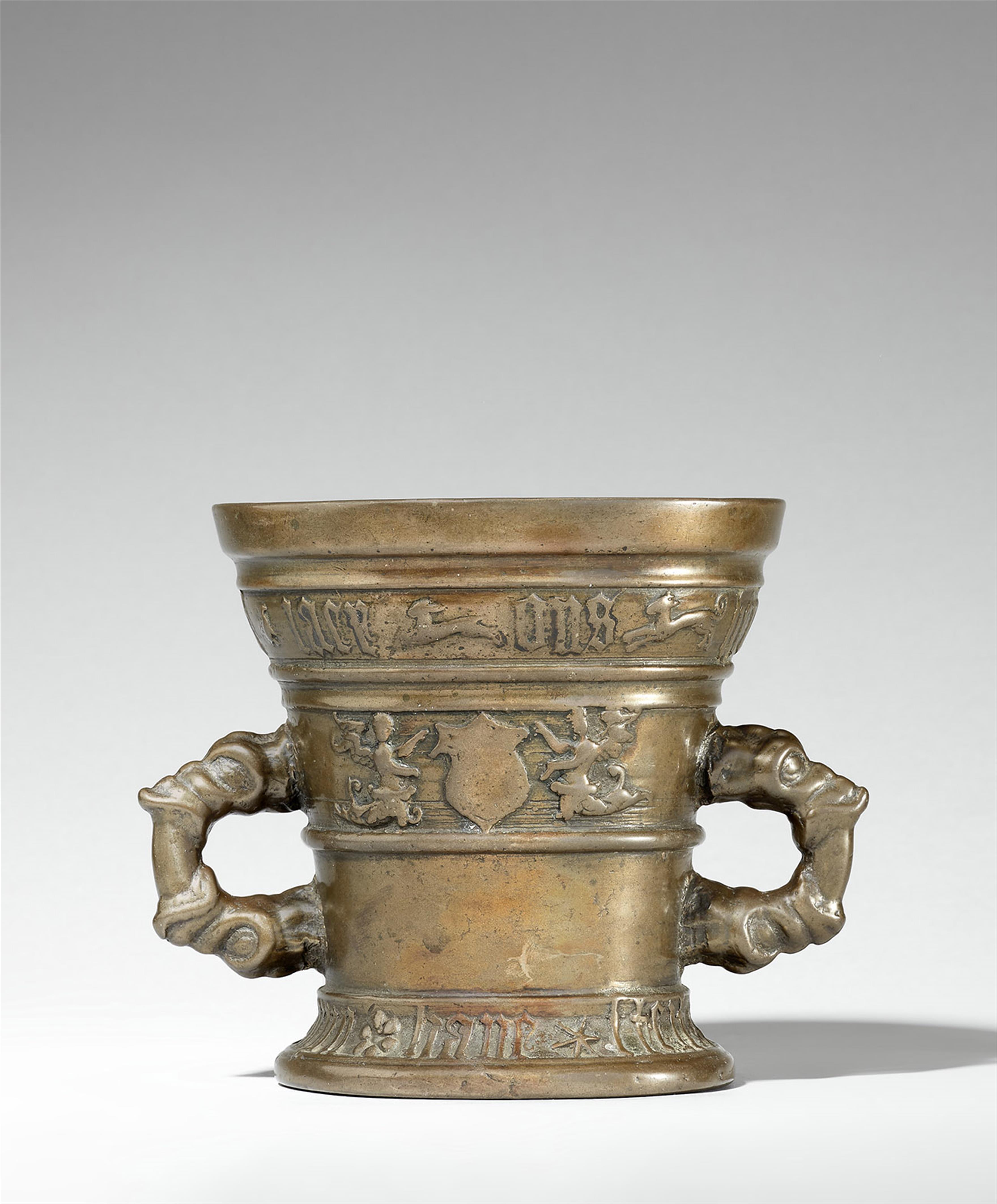 An early Hachmann mortar with dog and rabbit motifs - image-3