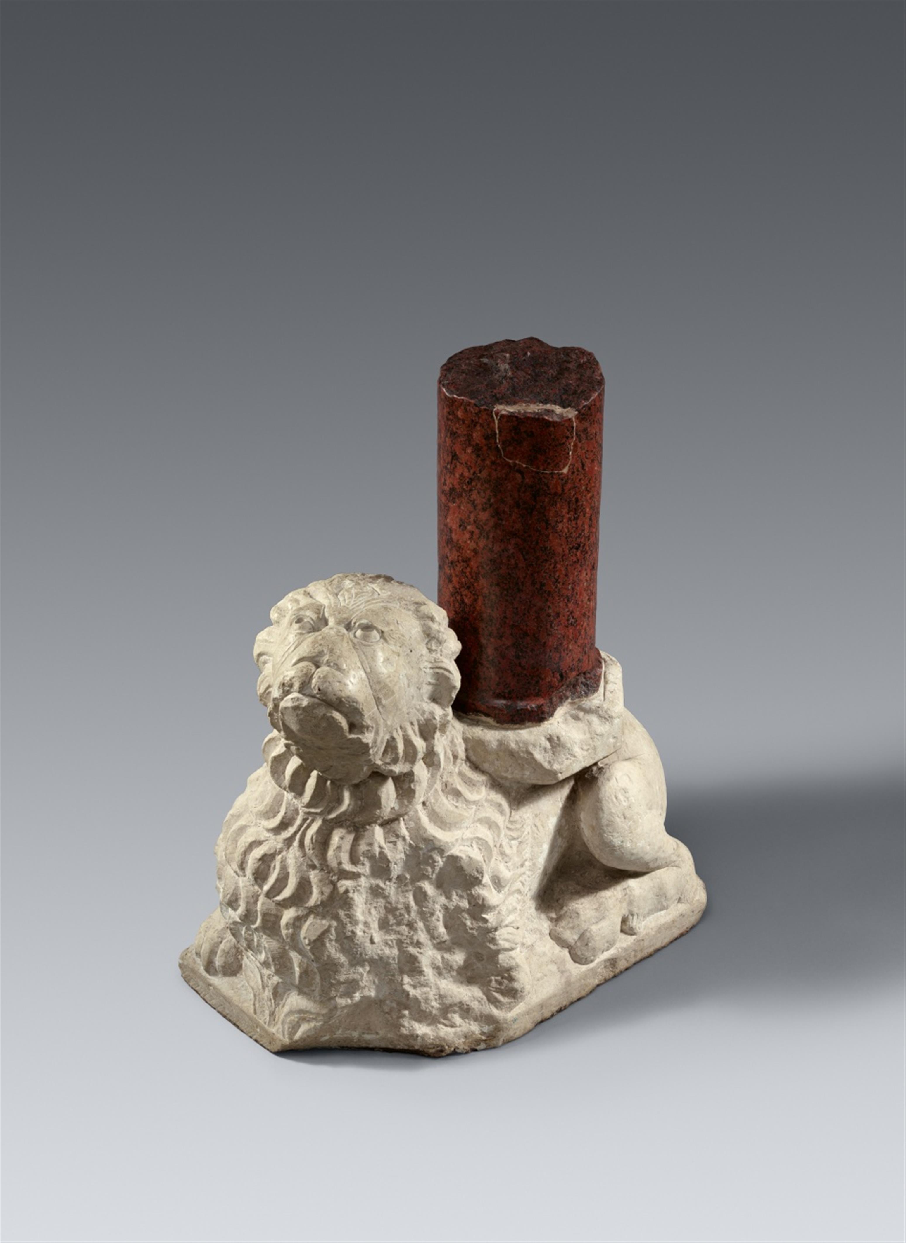 Southern Italy 14th century - Two 14th century South Italian limestone models of lions with columns - image-2