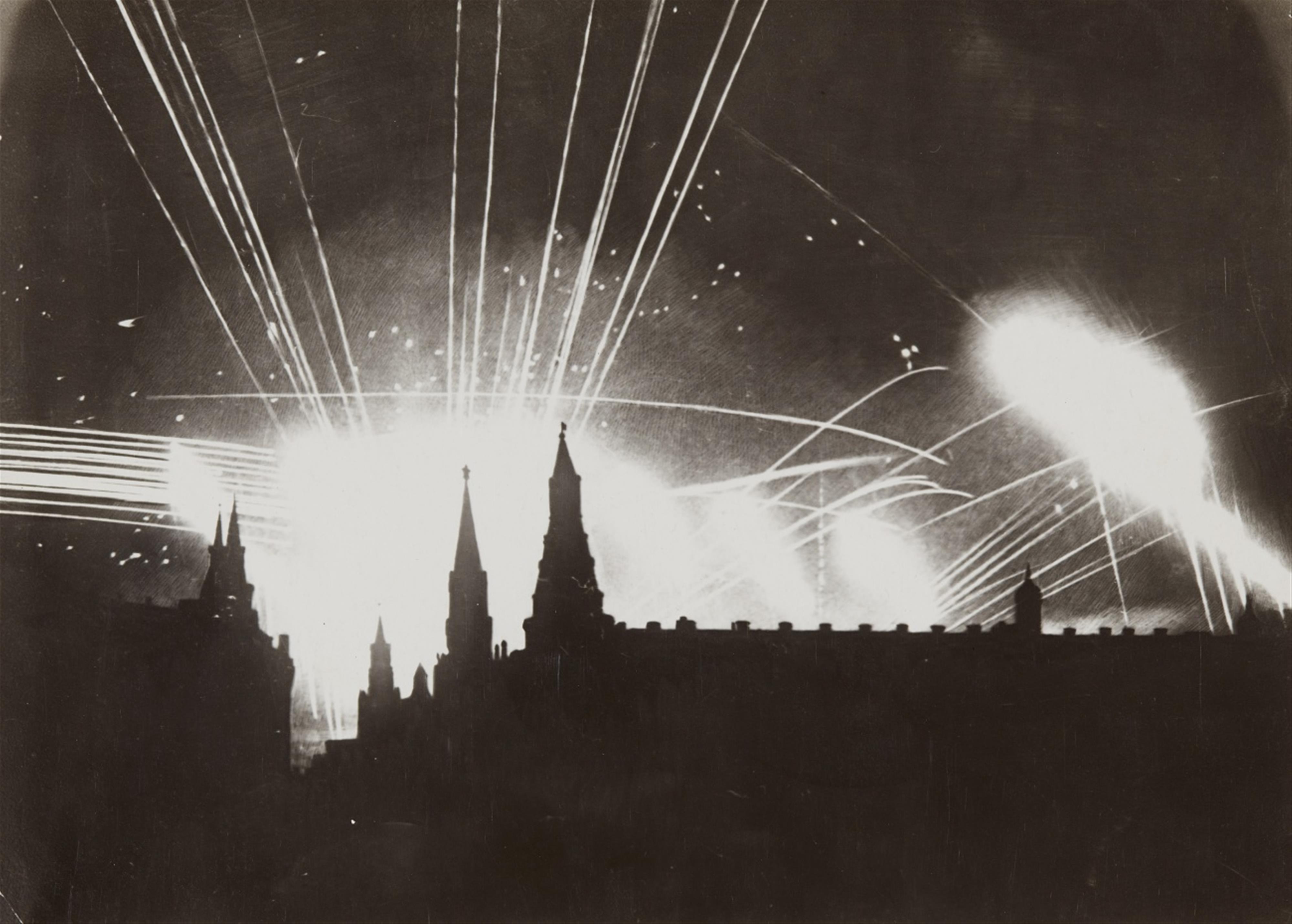 Margaret Bourke-White - Bombardment of Moscow - image-1