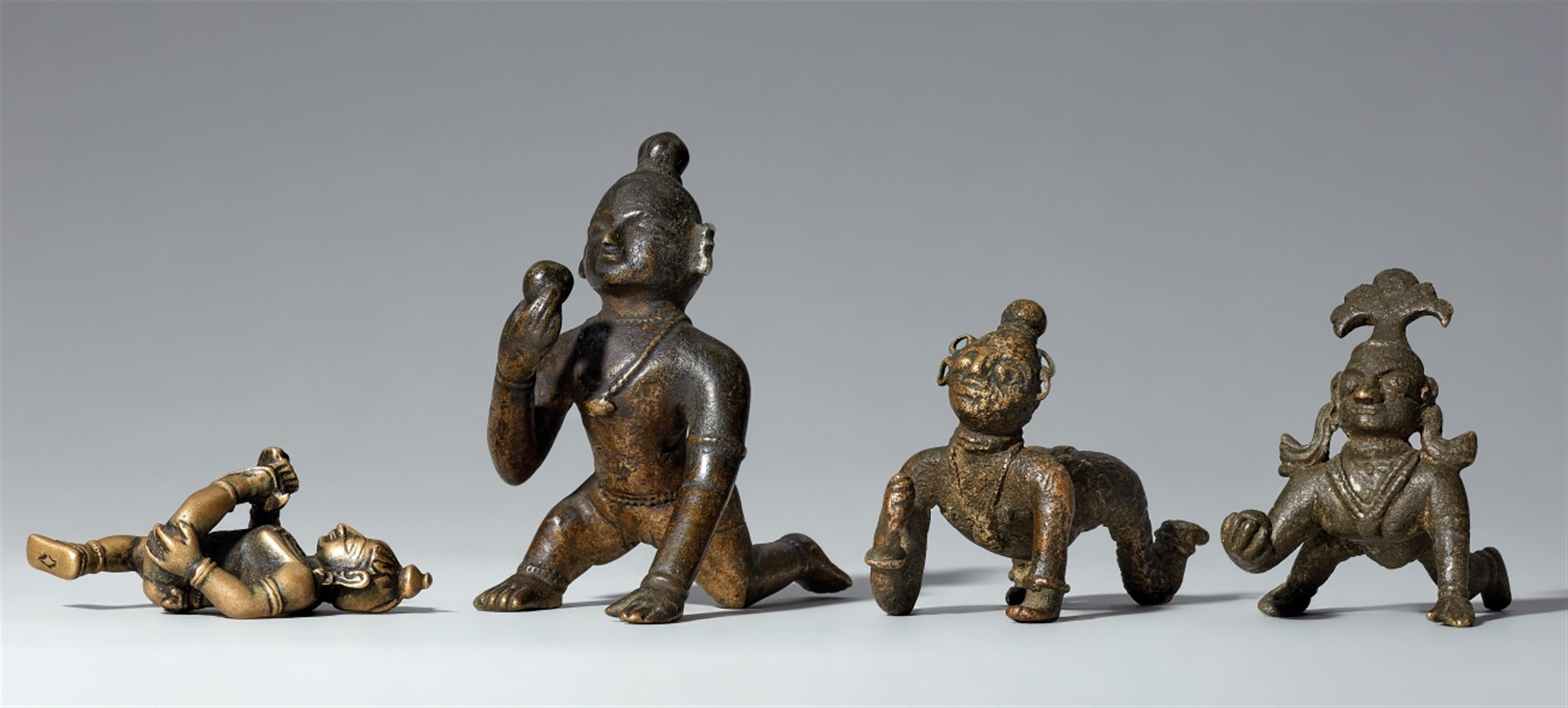 Vier kleine Figuren des Balakrishna. Kupferlegierung. Indien. 18./19. Jh. - image-1