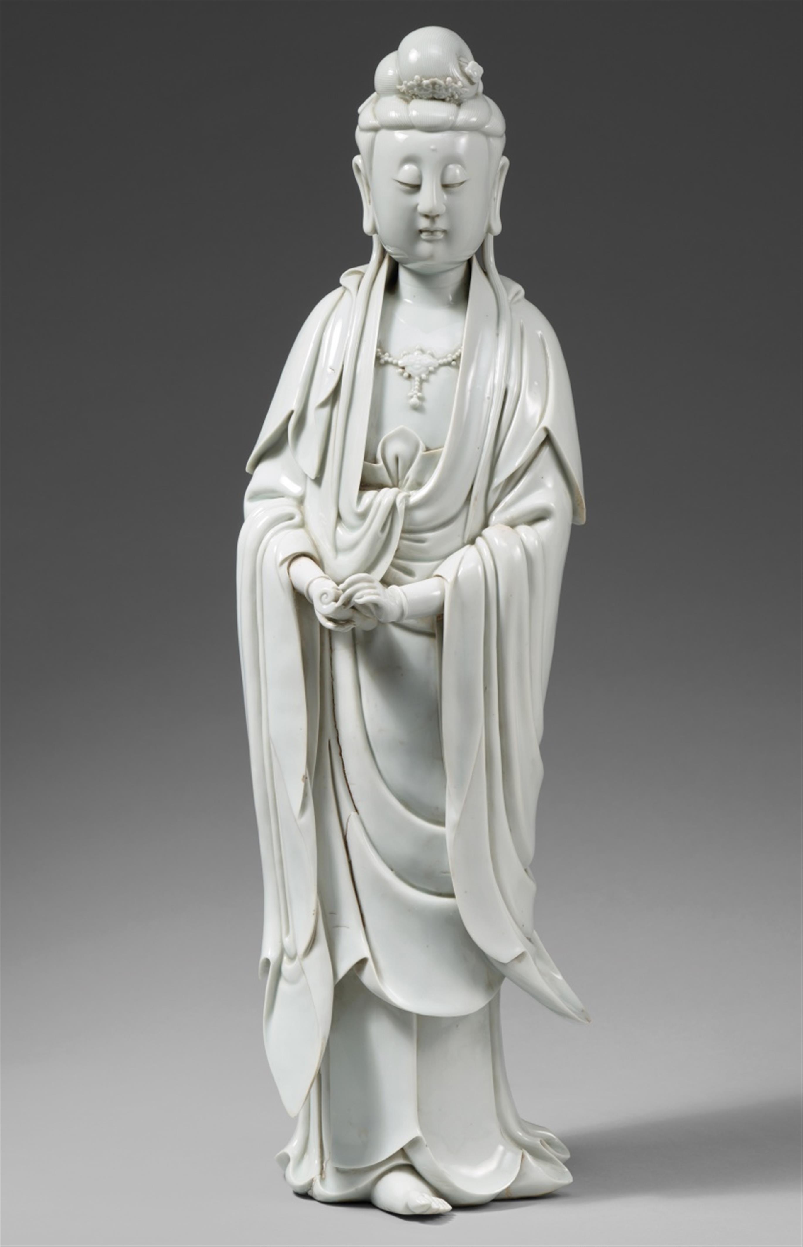 Blanc de Chine-Figur einer Guanyin. Dehua. 19. Jh. - image-1