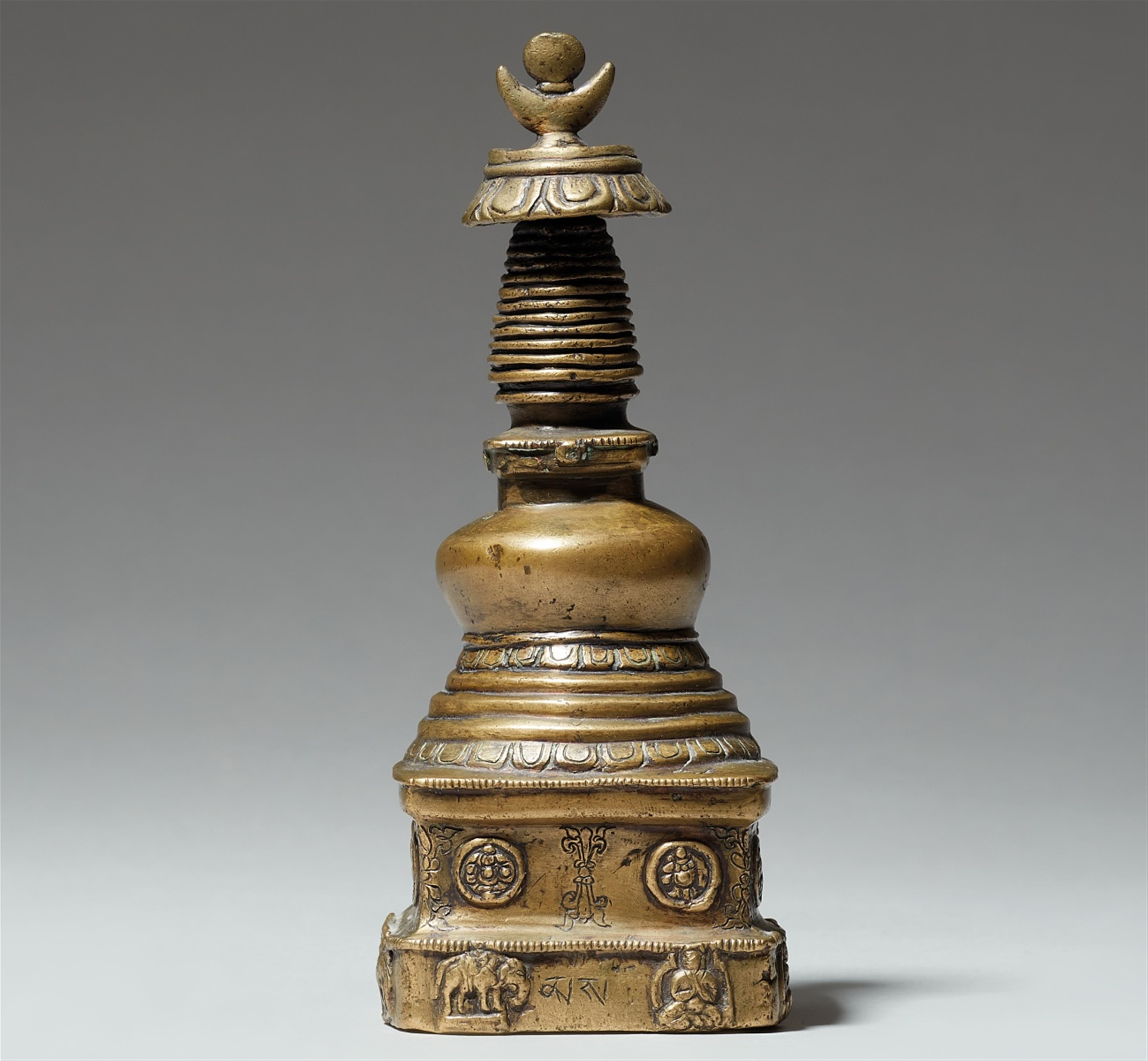 A Tibetan bronze stupa. 18th/19th century - image-1