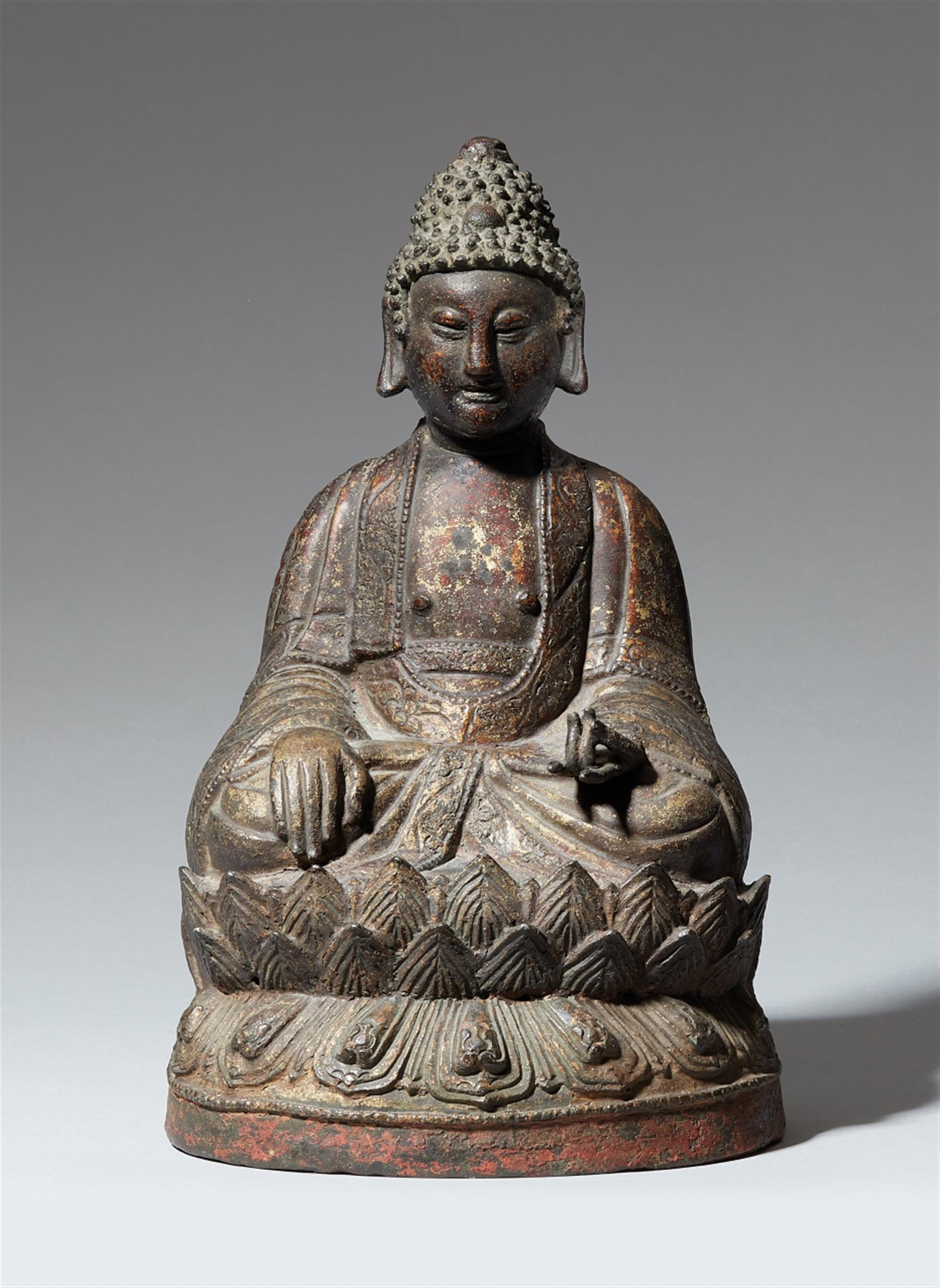 A bronze figure of Buddha Shakyamuni. 17th/18th century - image-1