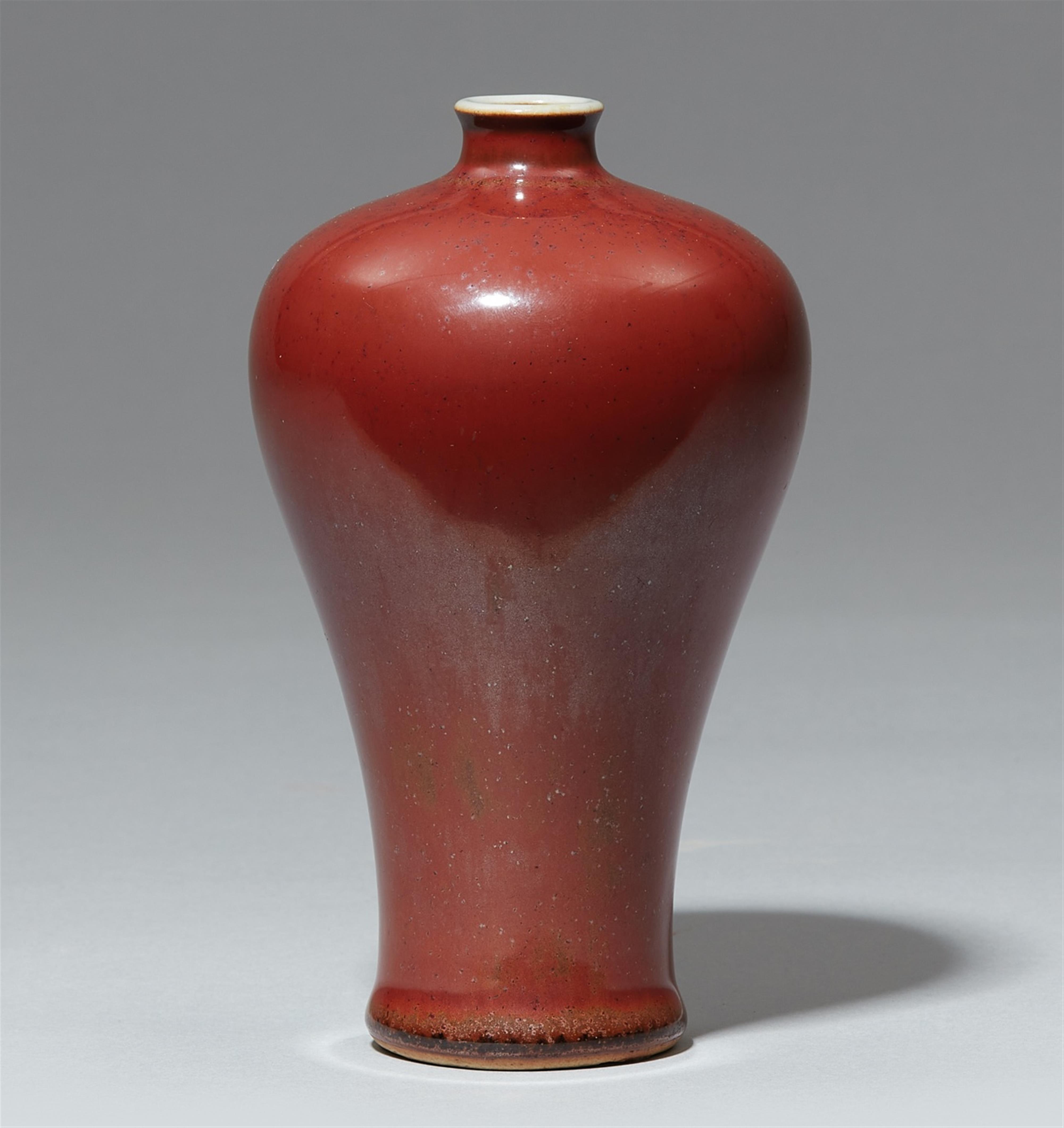 An iron-rust-glazed meiping vase. 18th century - image-1