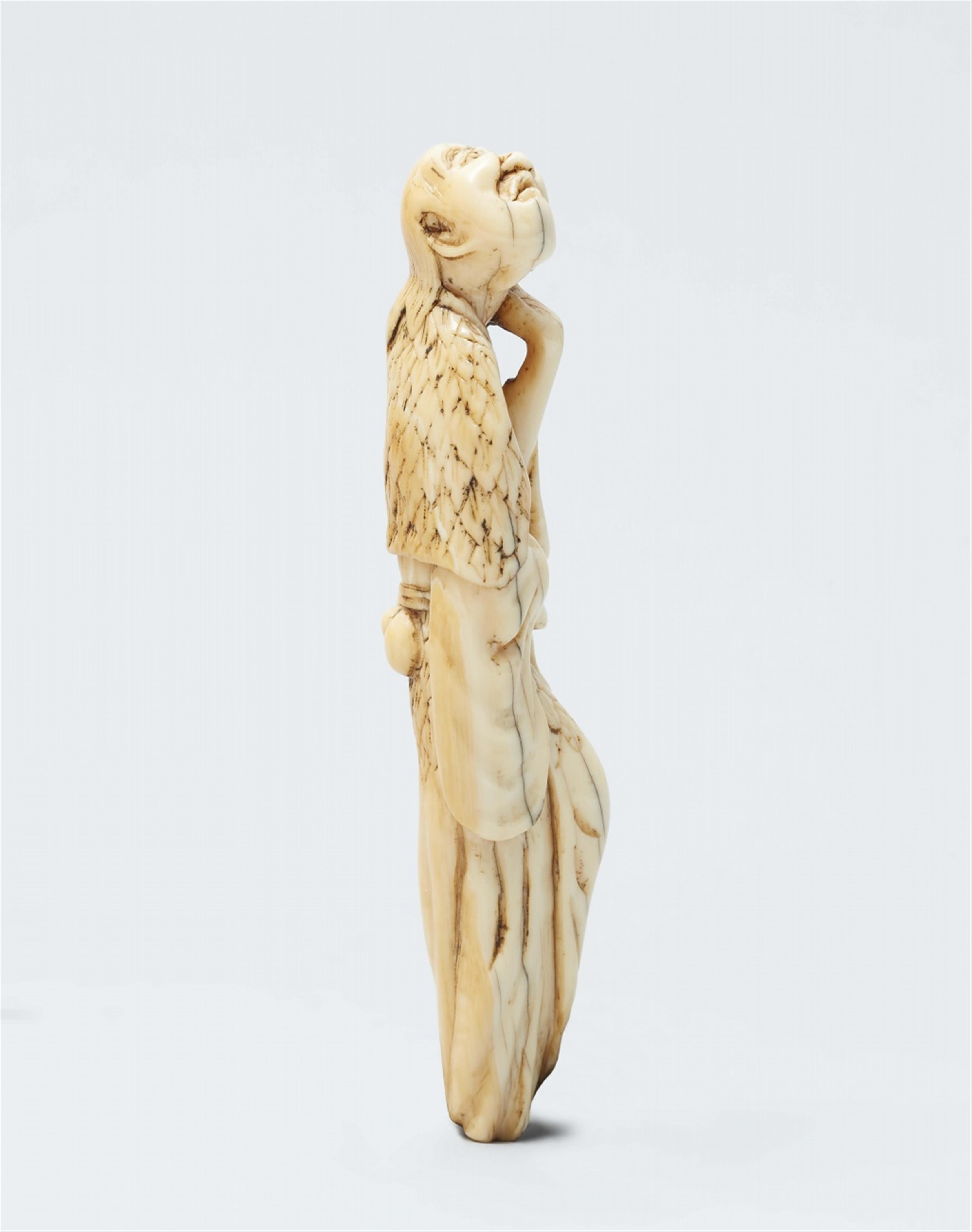 A large ivory netsuke of a sennin. Ca. 1800 - image-5