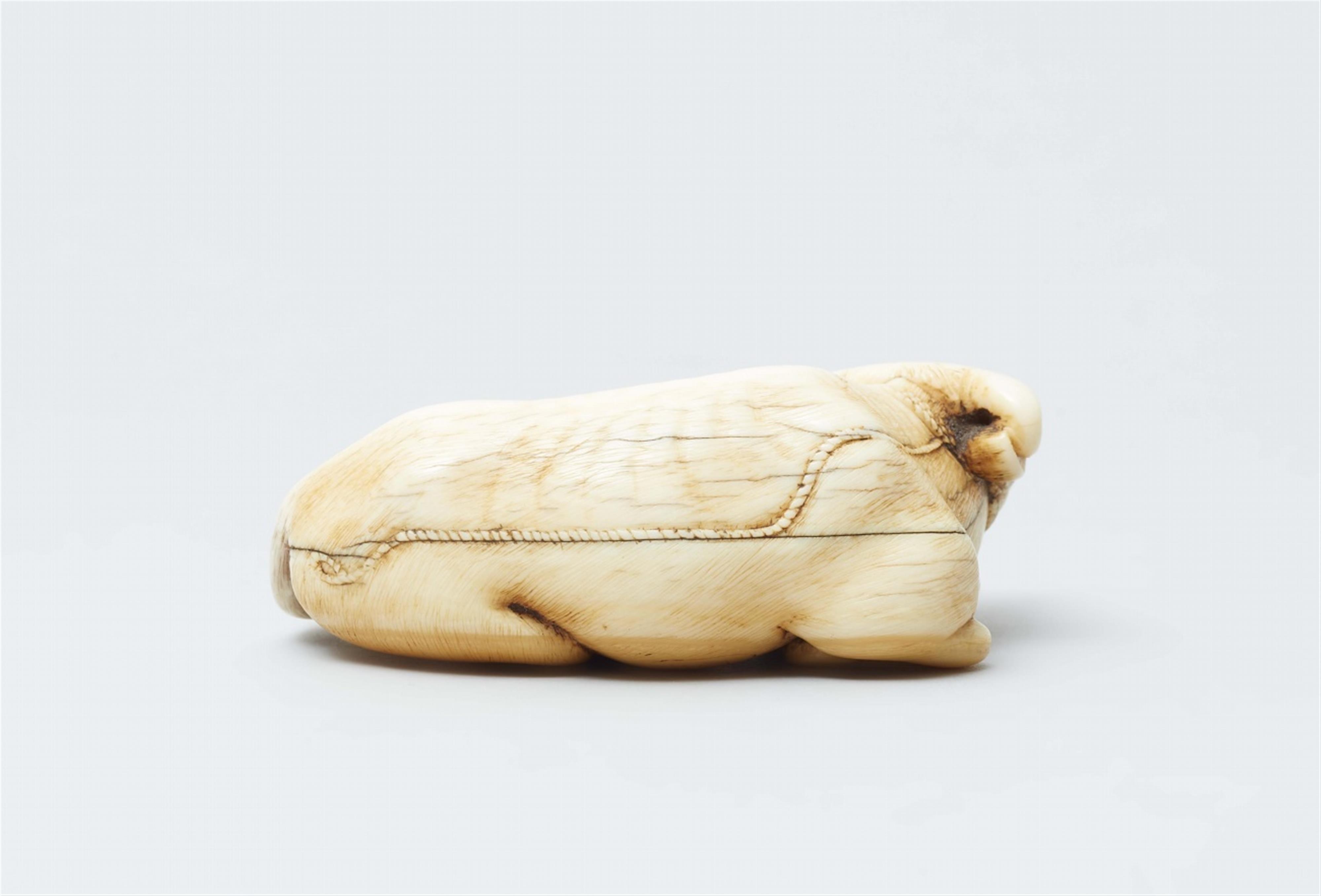 An ivory netsuke of an ox with young. Late 18th - image-3