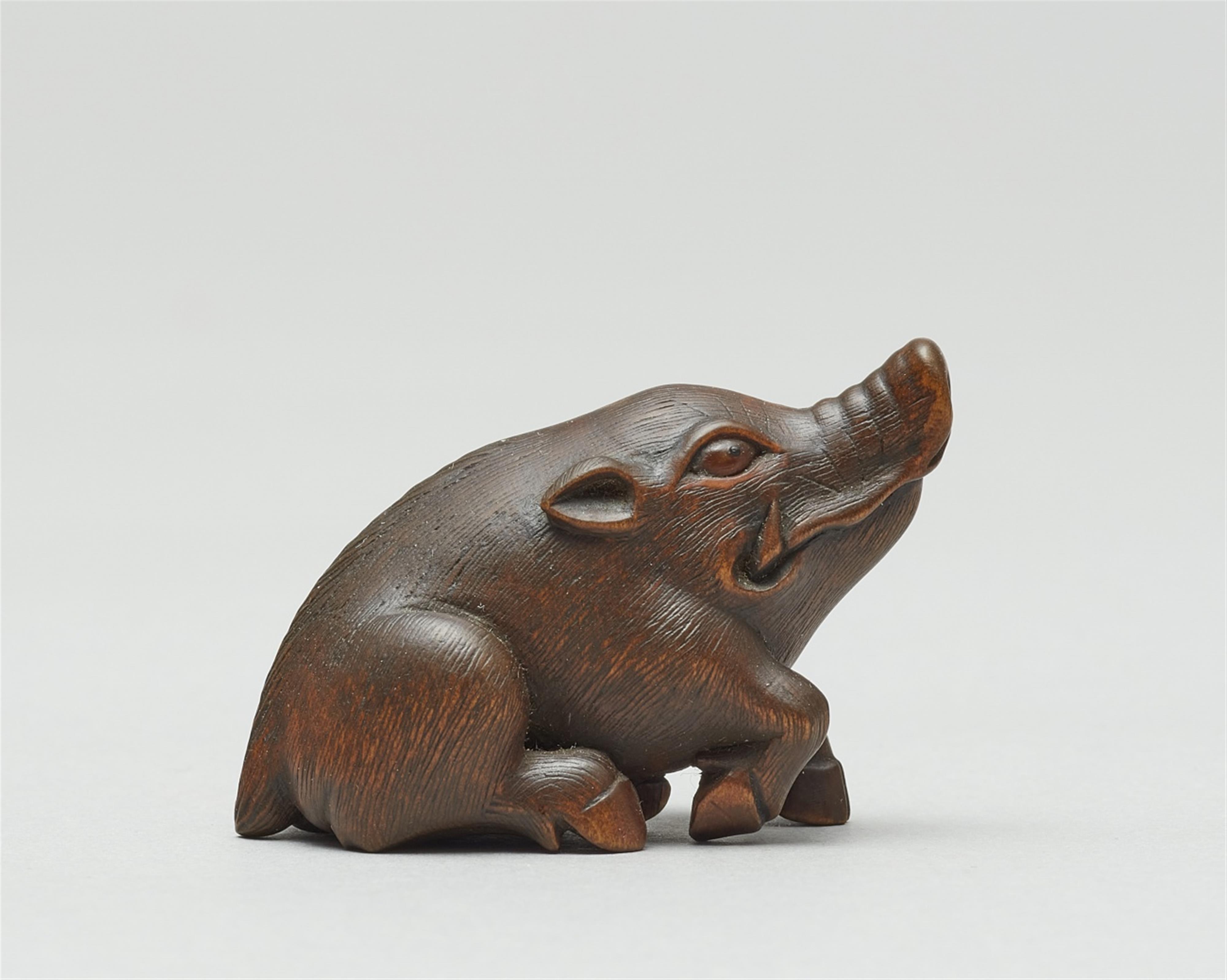 A boxwood netsuke of a boar. Early 20th century - image-4