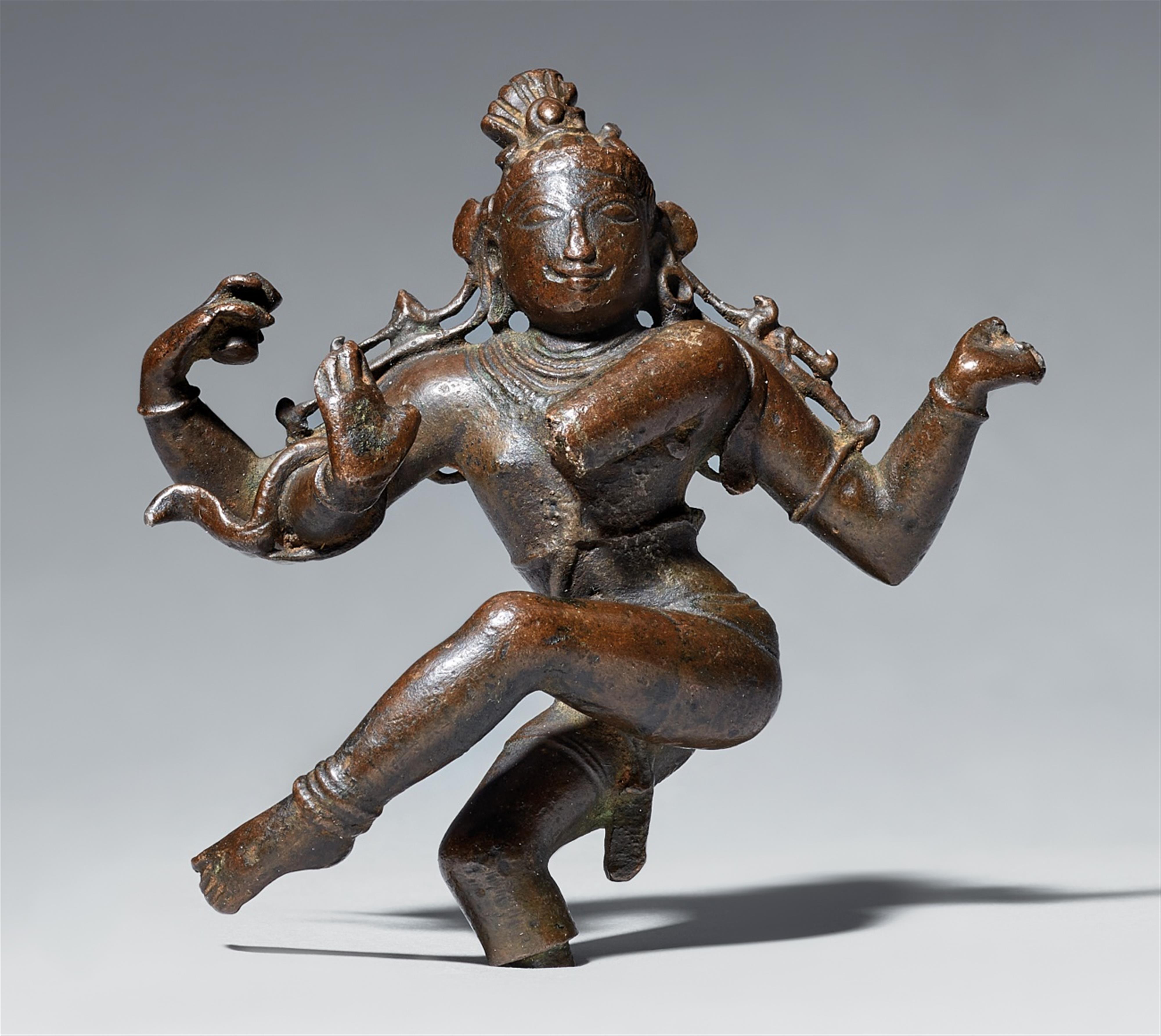 Fragment eines Shiva als Natharaja. Bronze. Süd-Indien. Spät-Chola, 10./11. Jh. - image-1