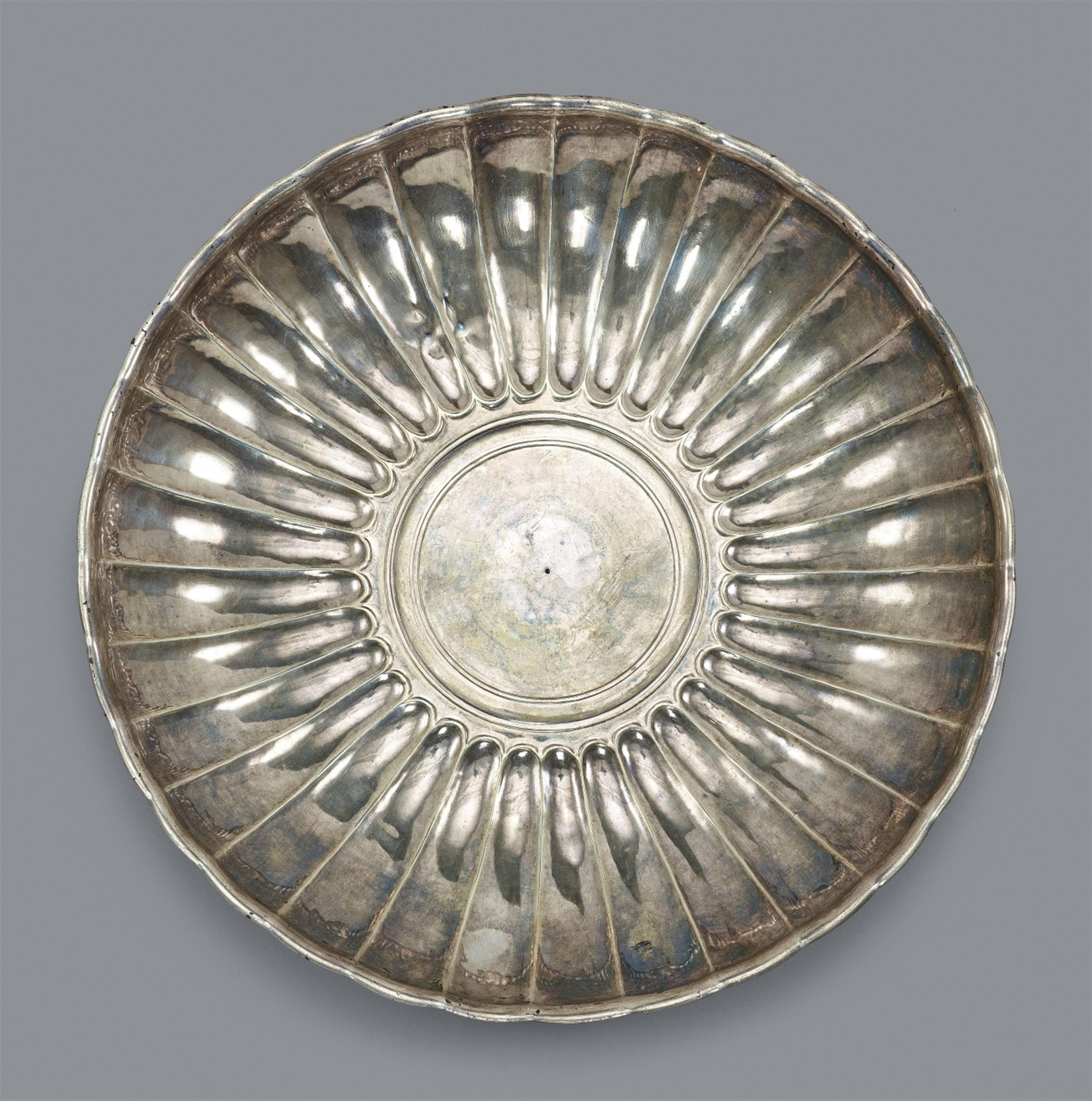 Godronierte römische Silberschale - image-1