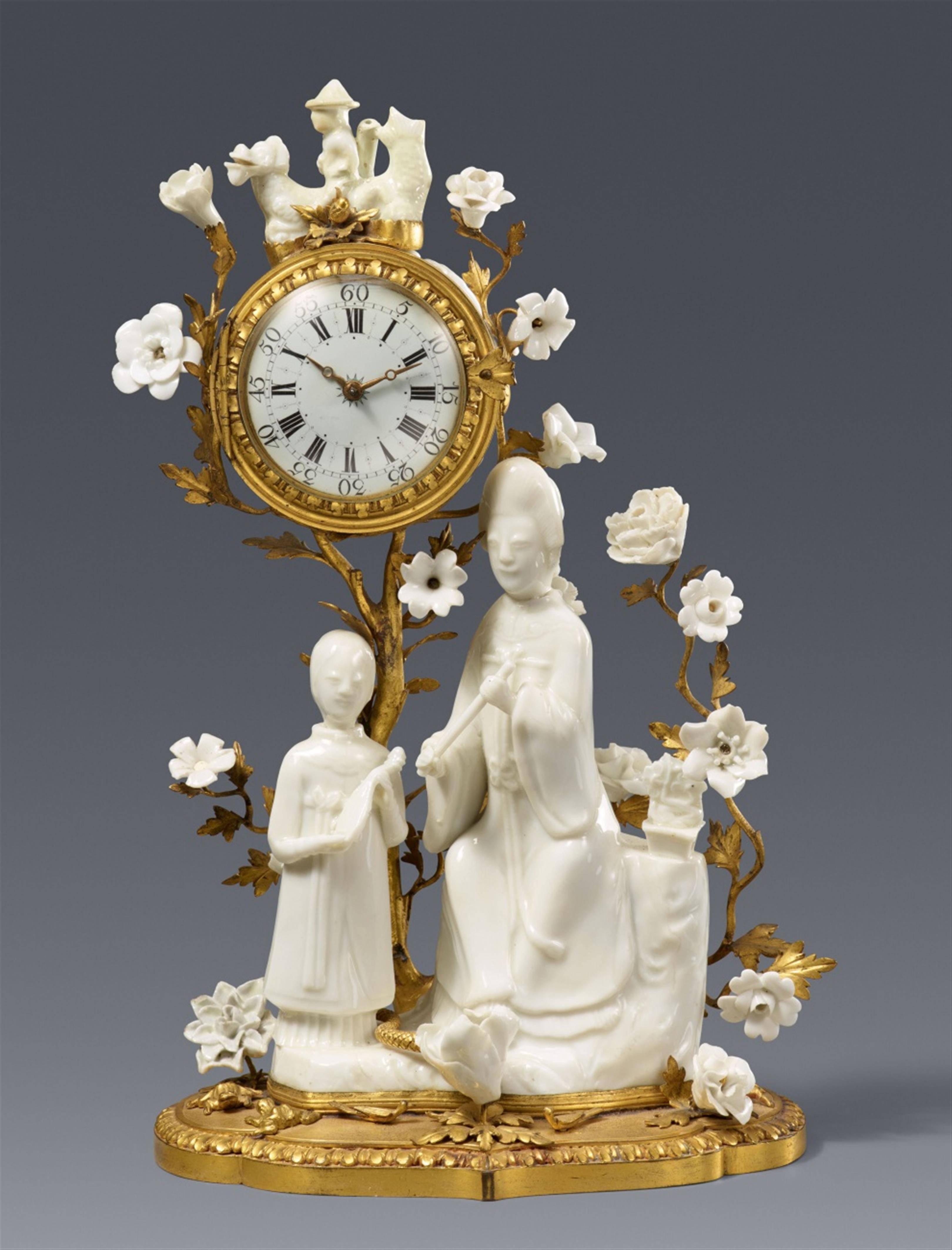 An ormolu pendulum clockwatch with Dehua blanc de Chine figures. Kangxi period (1662-1722), clock by Thomas Windmills, London - image-1