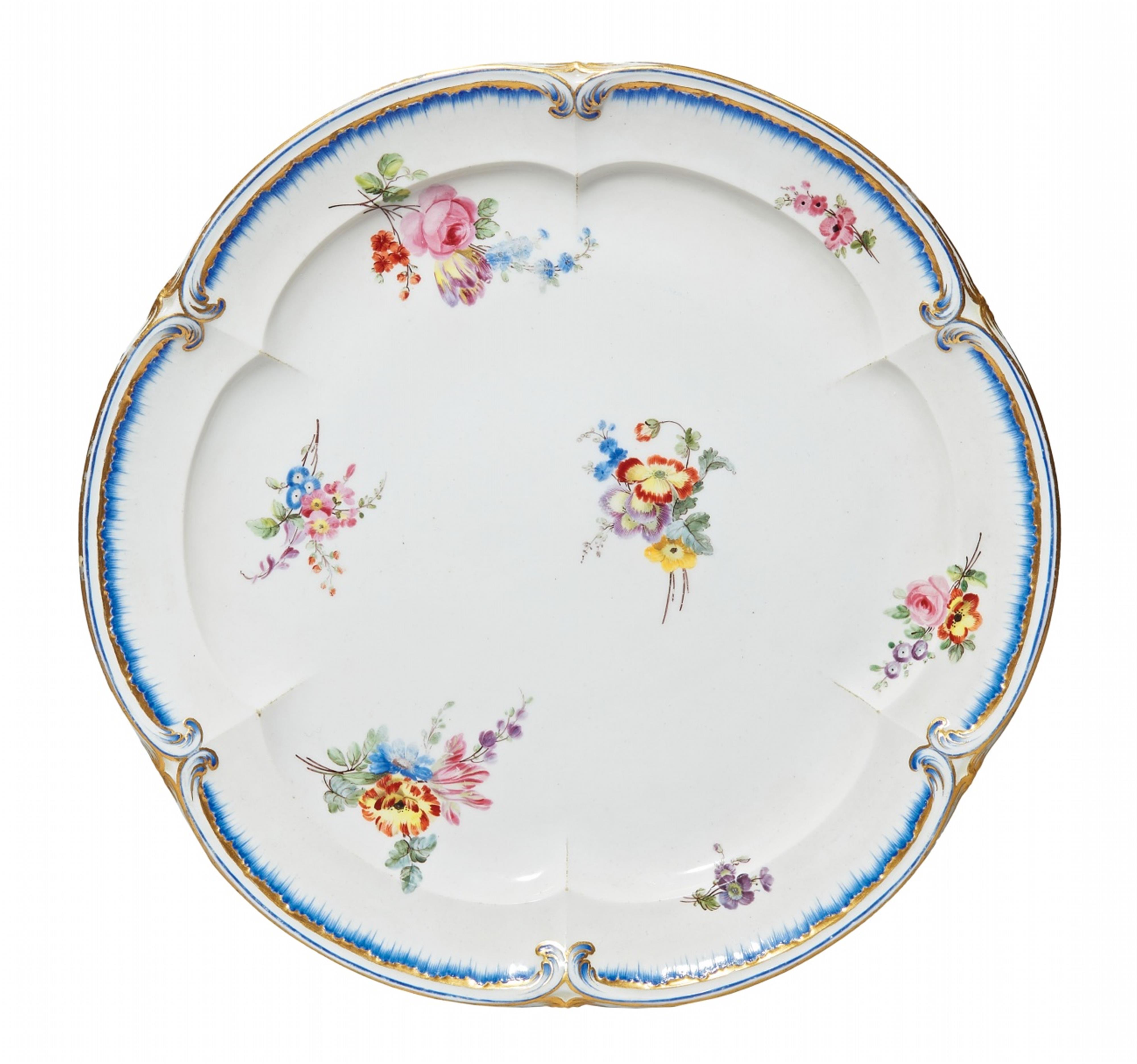 A Sèvres soft-paste porcelain platter from a service with bouquets - image-1